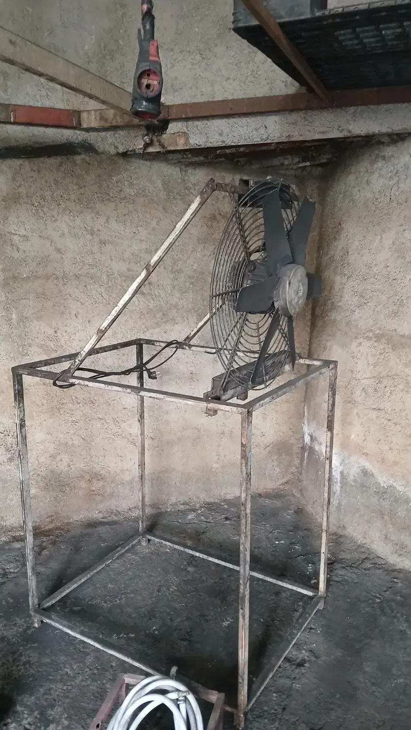 فن پایه دار دائم کار|پنکه و تصفیه‌کنندهٔ هوا|نظرآباد, احمد آباد|دیوار