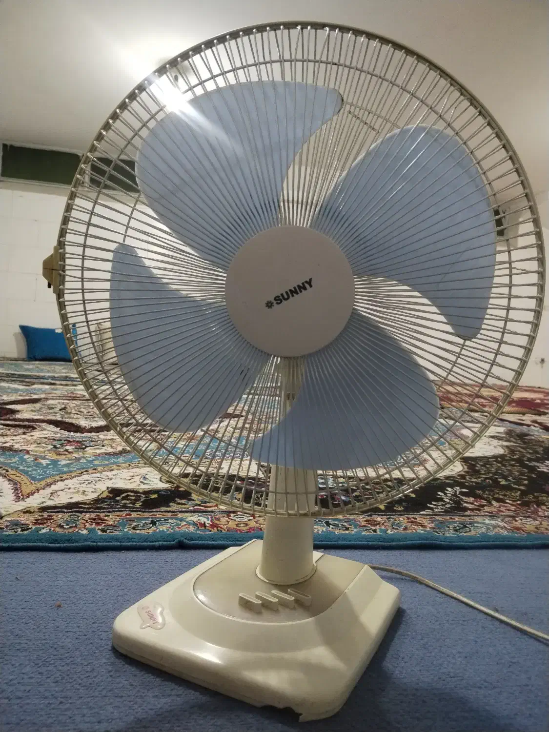 پنکه ودوعددتابلو زیبا|پنکه و تصفیه‌کنندهٔ هوا|برخوار, |دیوار