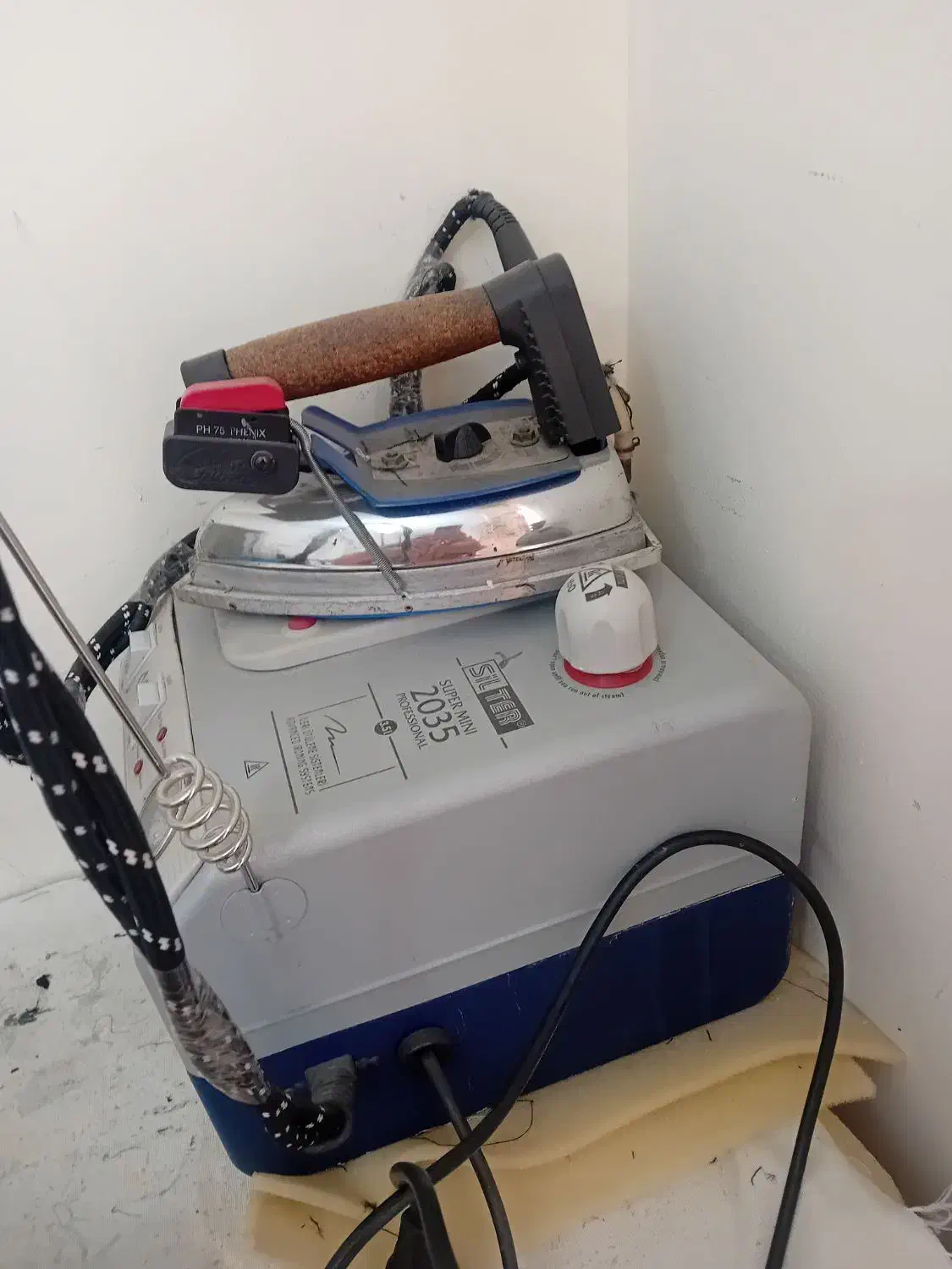 اتو|اتو و لوازم اتو|کرج, کلاک پایین|دیوار