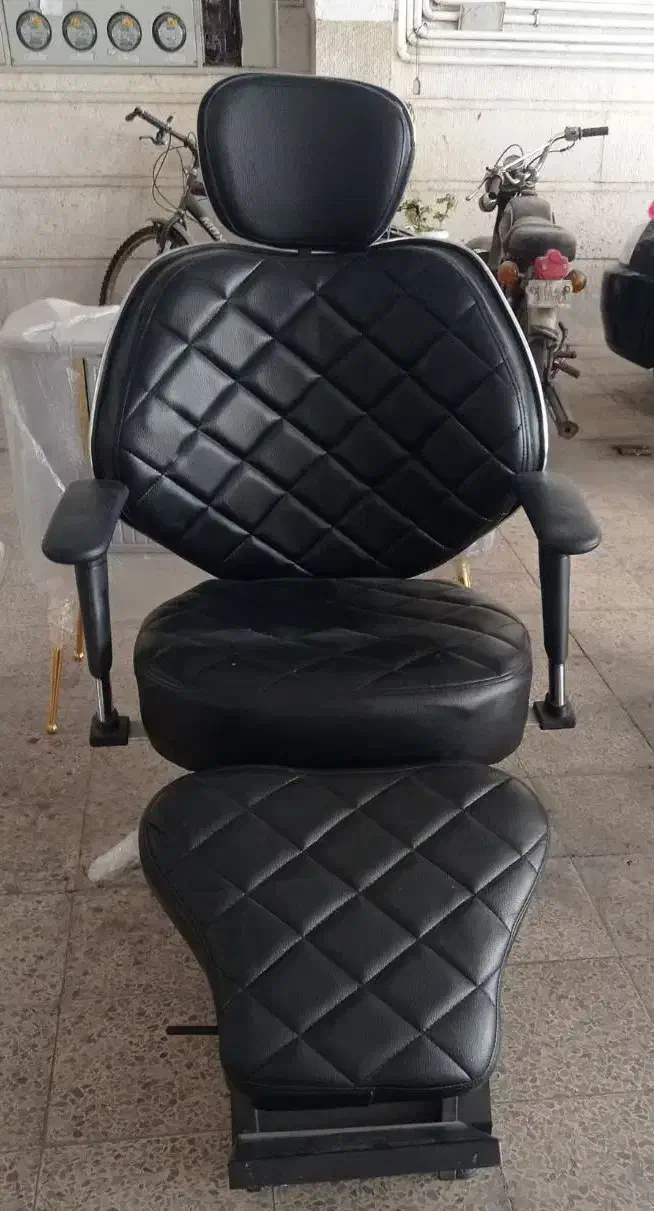 تجهیزات ارایشگاه|آرایشگاه و سالن‌های زیبایی|سمنان, |دیوار