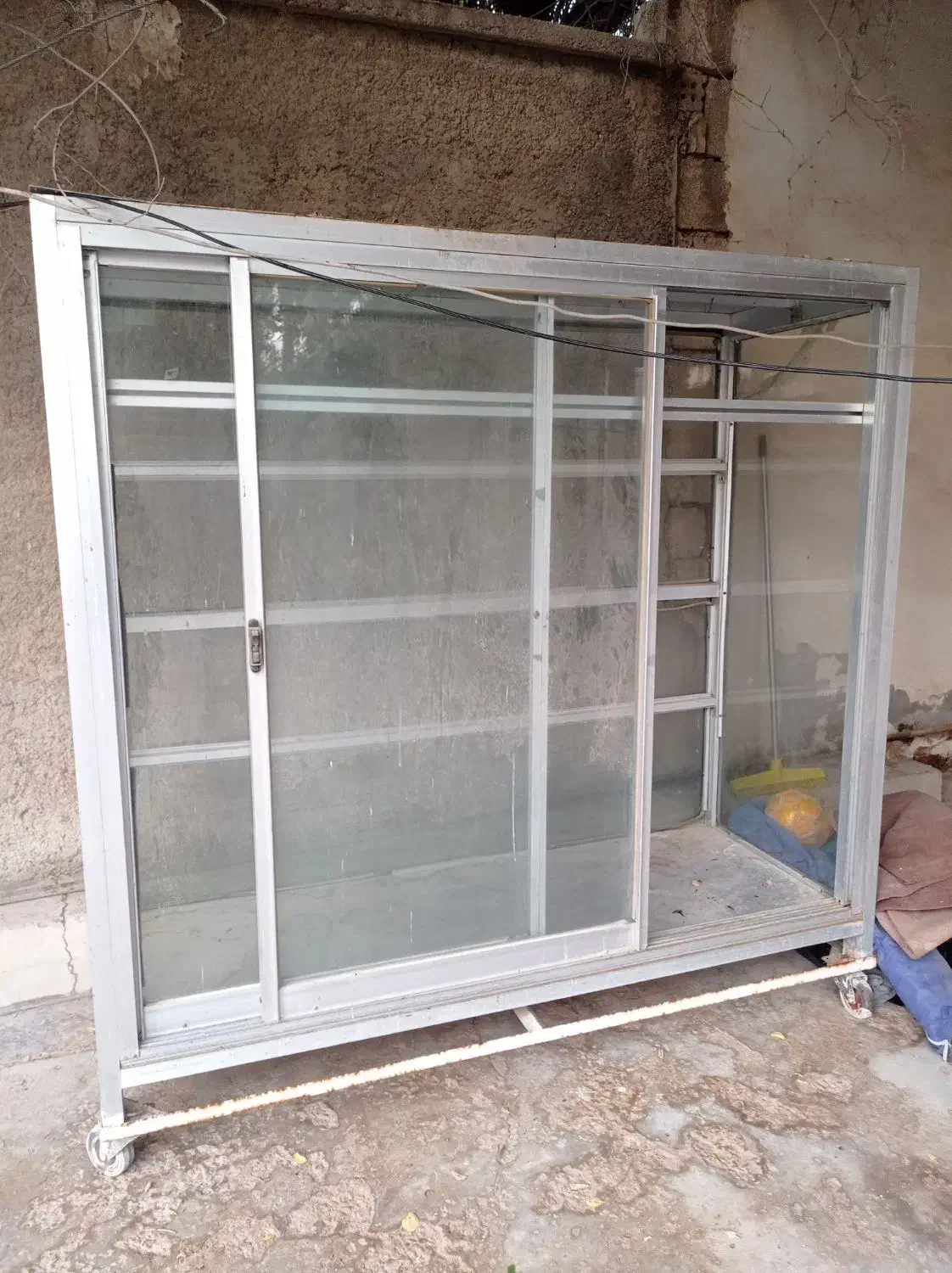 ویترین بزرگ بفروش میرسد|بوفه، ویترین، کنسول|امیدیه, |دیوار