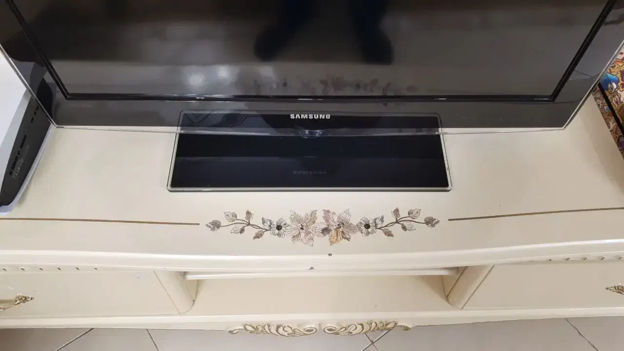 میز تلویزیون برند رال شرکتی|میز تلویزیون|رشت, منظریه|دیوار