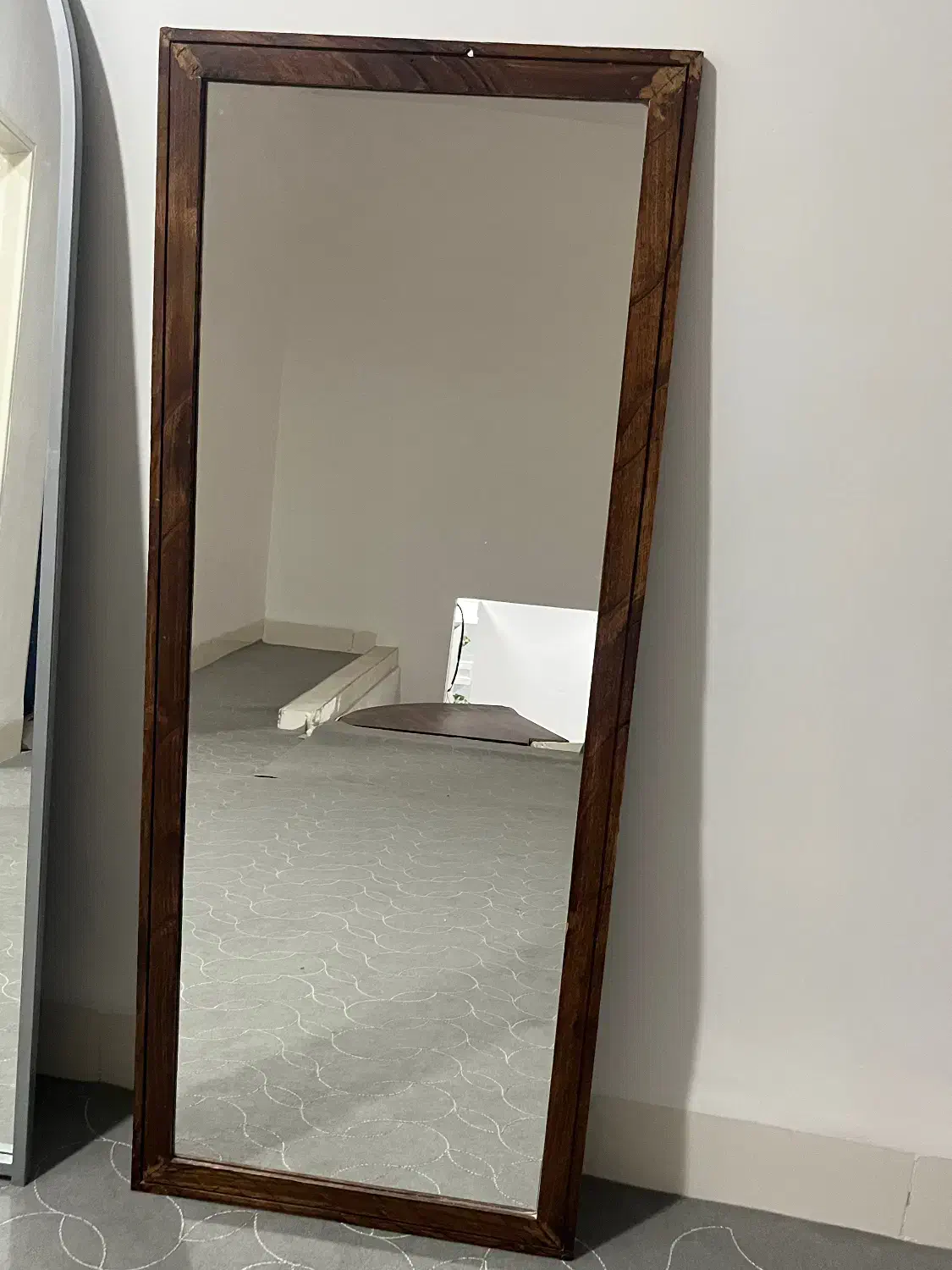 اینه|آینه|بندر دیر, |دیوار