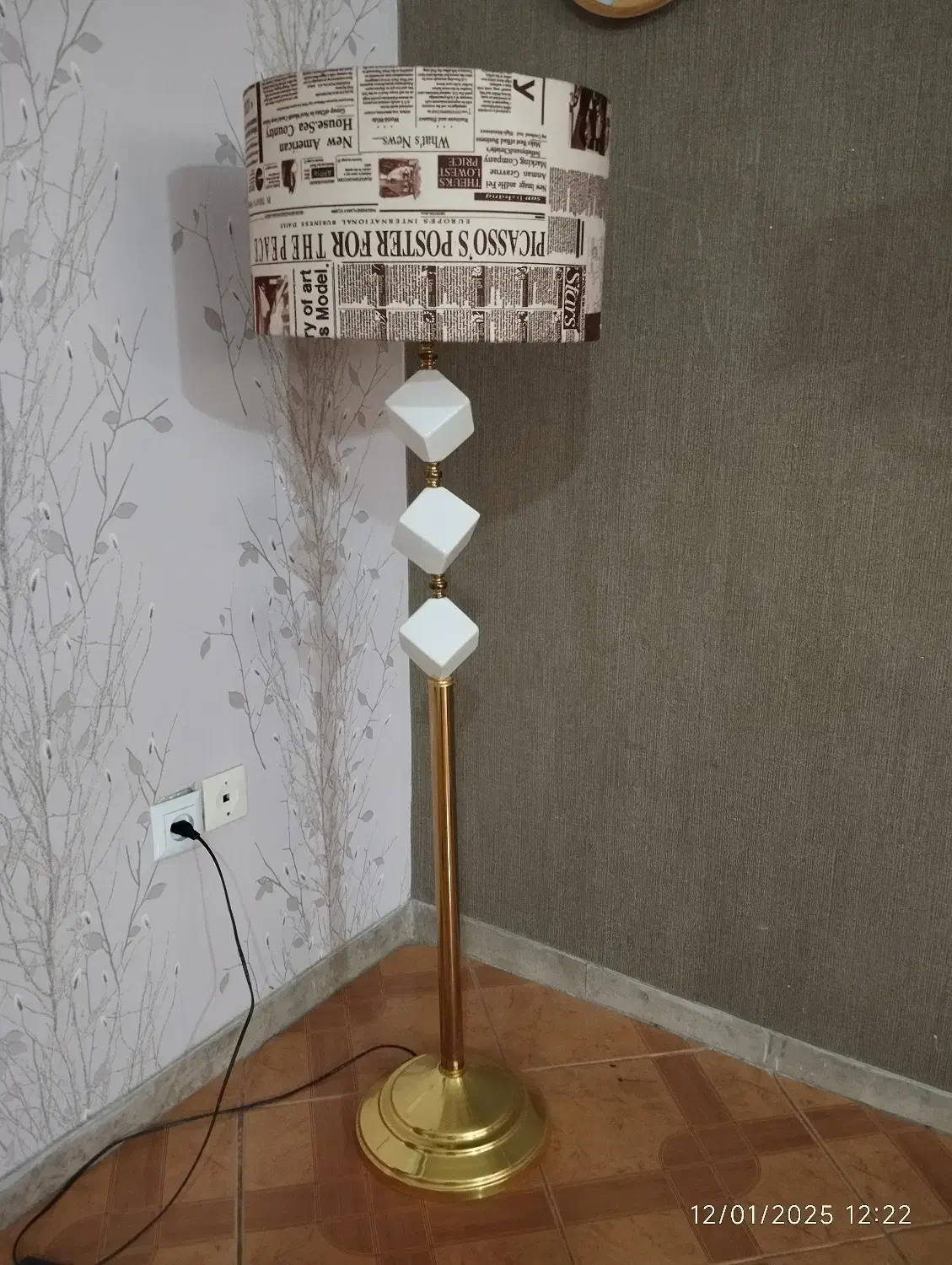 آباژور ایستاده مدرن|چراغ خواب و آباژور|شهریار, شهریار|دیوار