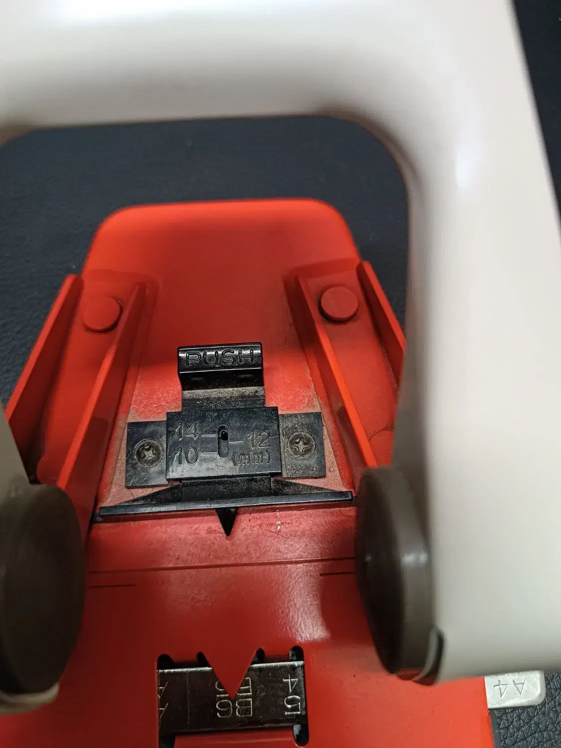 پانچ کاغذ|لوازم التحریر|تهران, نیروی هوایی (پیروزی)|دیوار