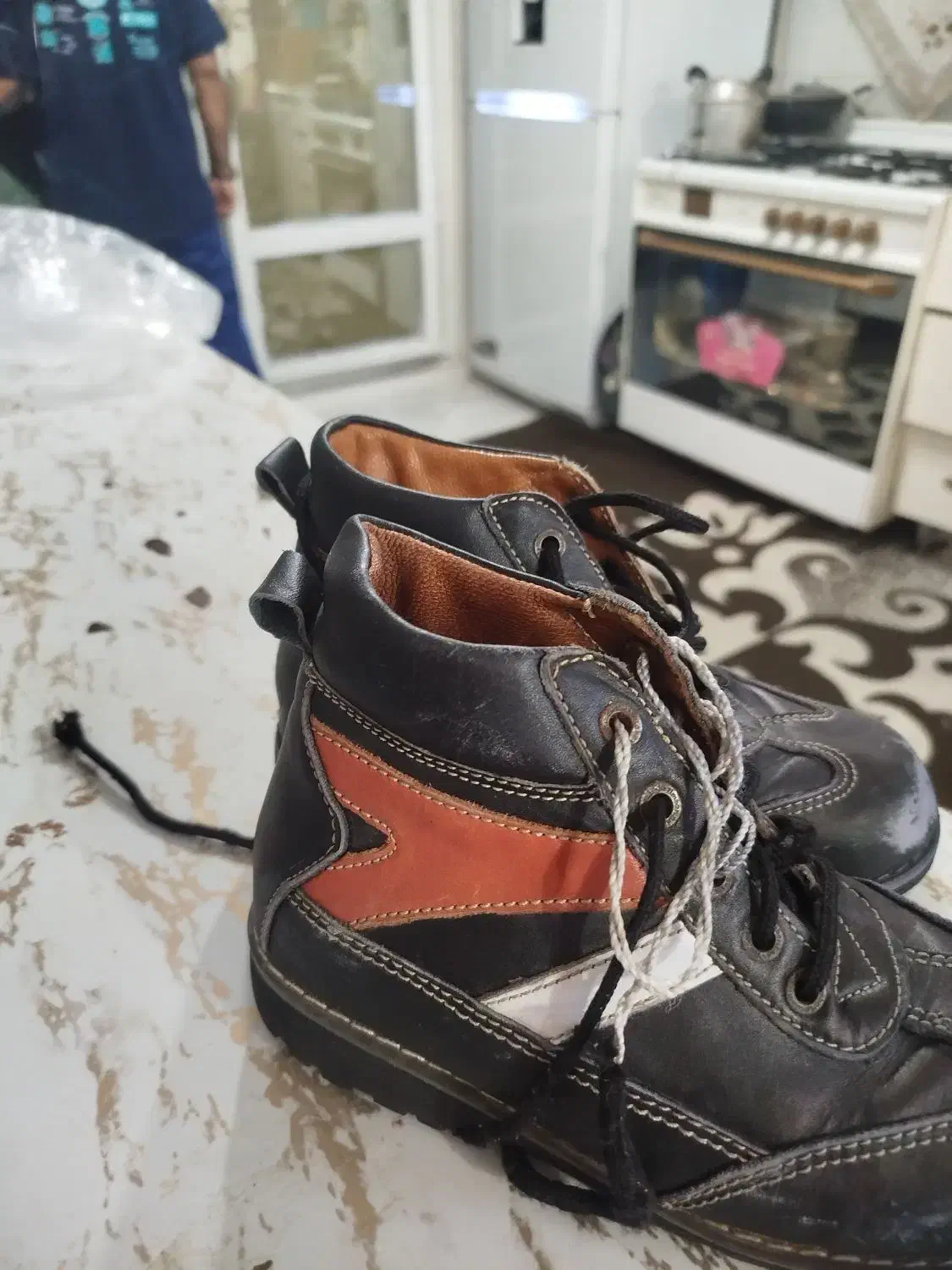 کفش چرم وطبی سالم و تمیز|کیف، کفش، کمربند|رینه, |دیوار