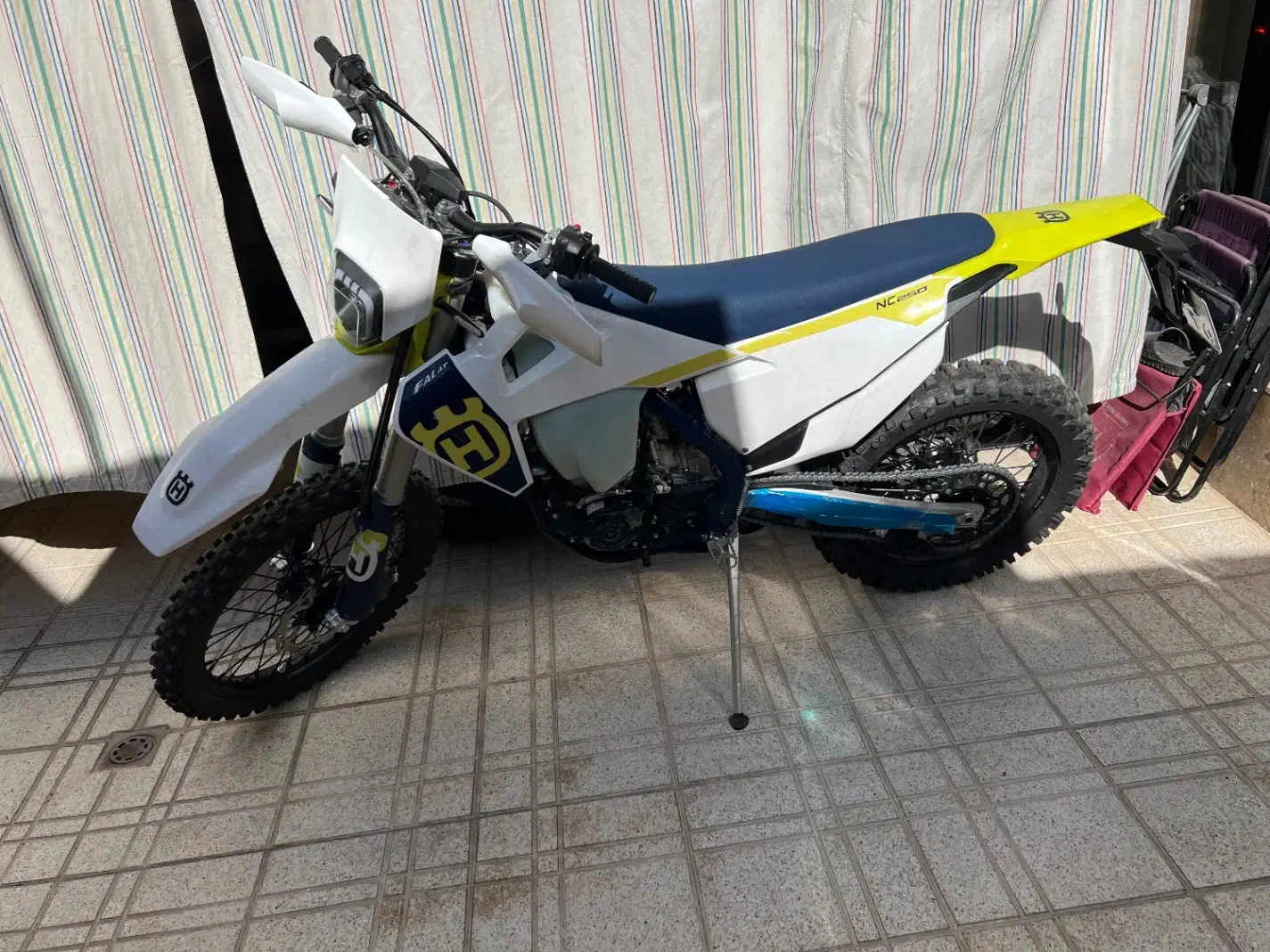 فلات طرح هاسگی ۲۵۰|موتورسیکلت|شهرضا, |دیوار