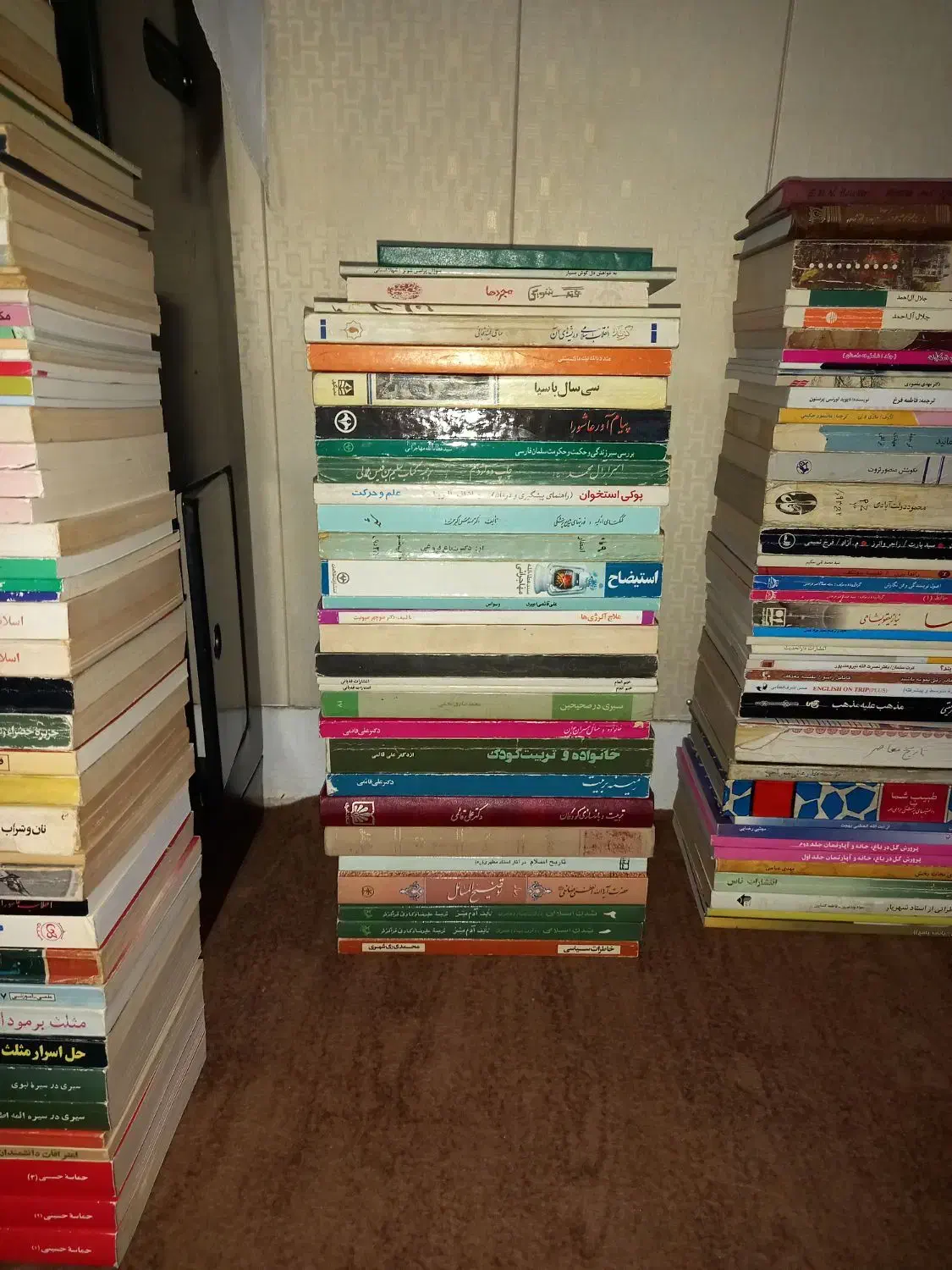 ۱۲۵ جلد شومیز|کتاب و مجله ادبی|تهران, توحید|دیوار