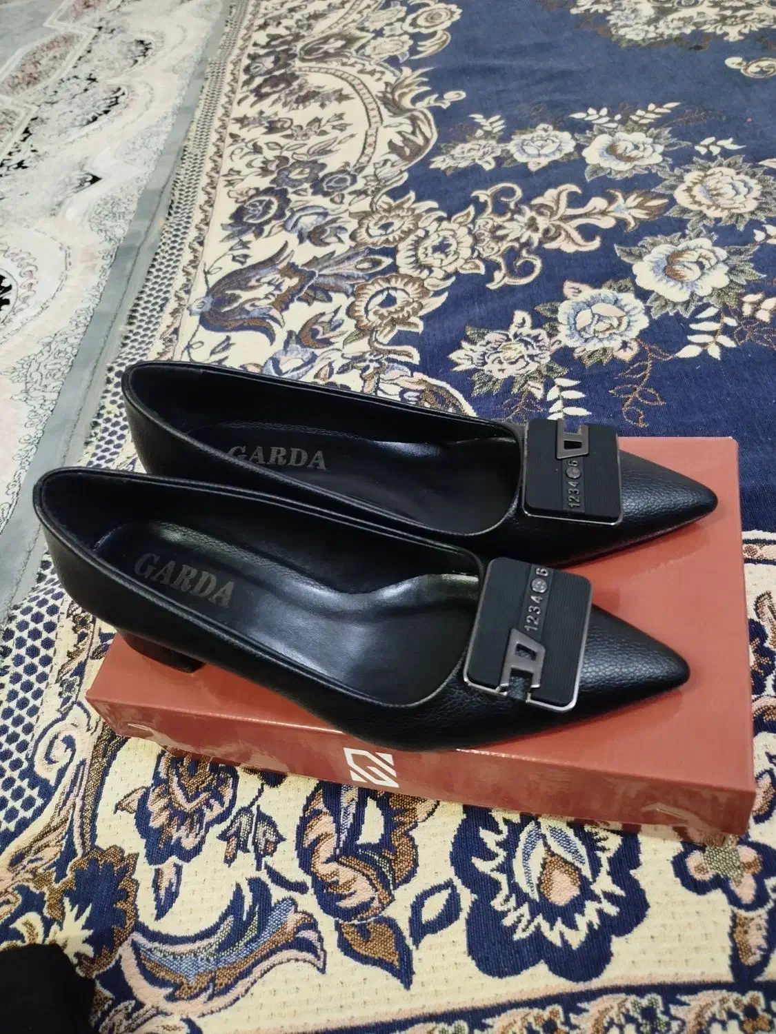 کفش زنانه|کیف، کفش، کمربند|تربت جام, شیخ احمد جامی|دیوار