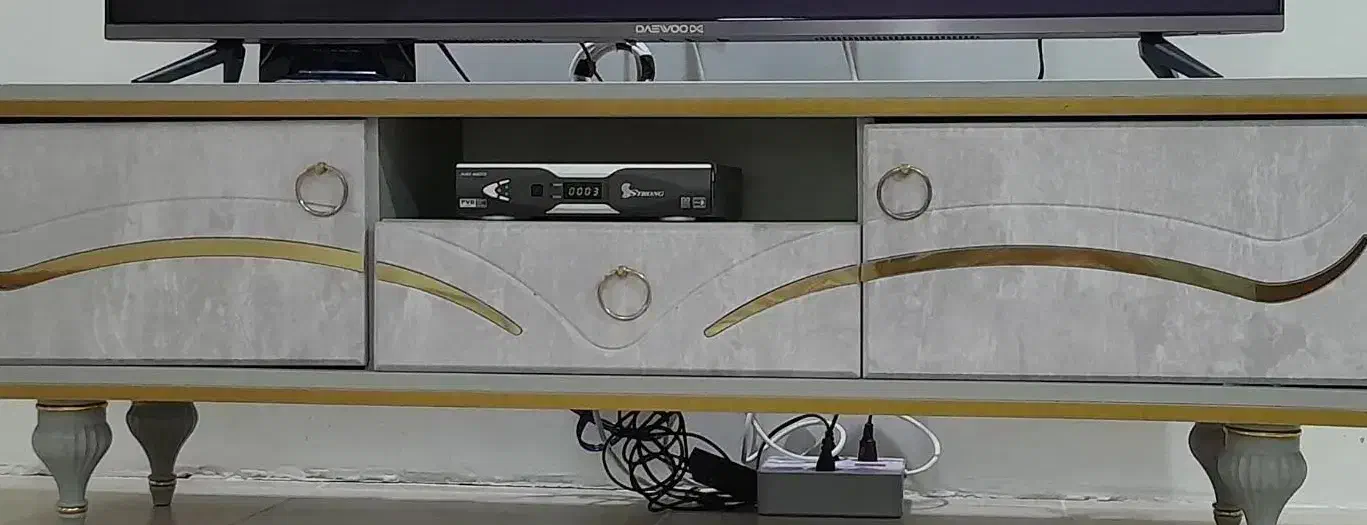 میز تلویزیون طوسی درحدنو|میز تلویزیون|رشت, کوی غلام نیا|دیوار