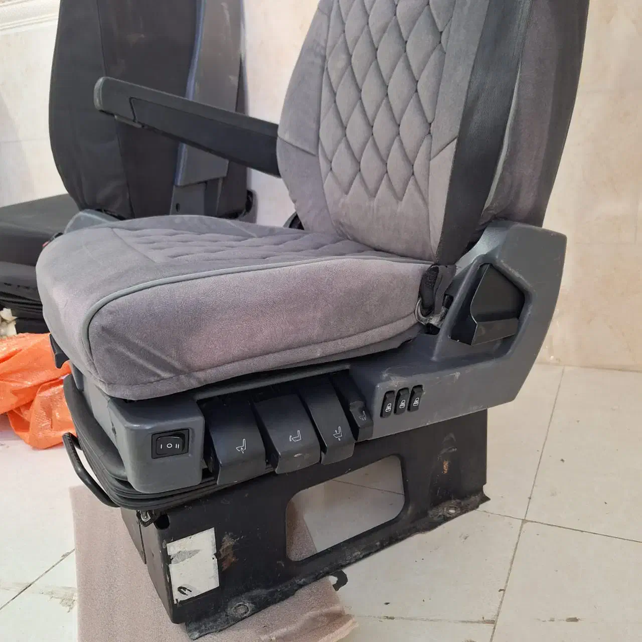 صندلی بادی اسکانیا|قطعات یدکی و لوازم جانبی|زرند, |دیوار