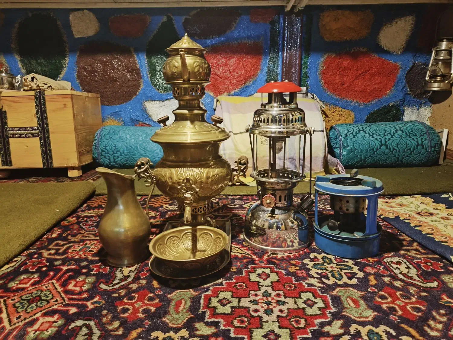 سماور و چراغ تور قدیمی|کلکسیون اشیاء عتیقه|تویسرکان, |دیوار