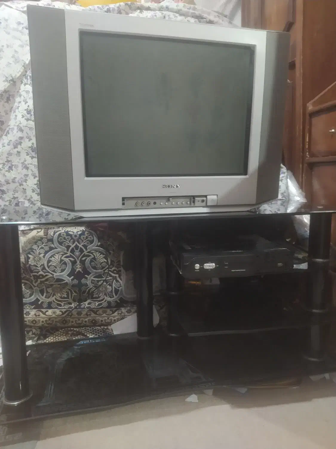 تلویزیون21 سونی با میز و گیرنده دیجیتال|تلویزیون و پروژکتور|بندرعباس, |دیوار