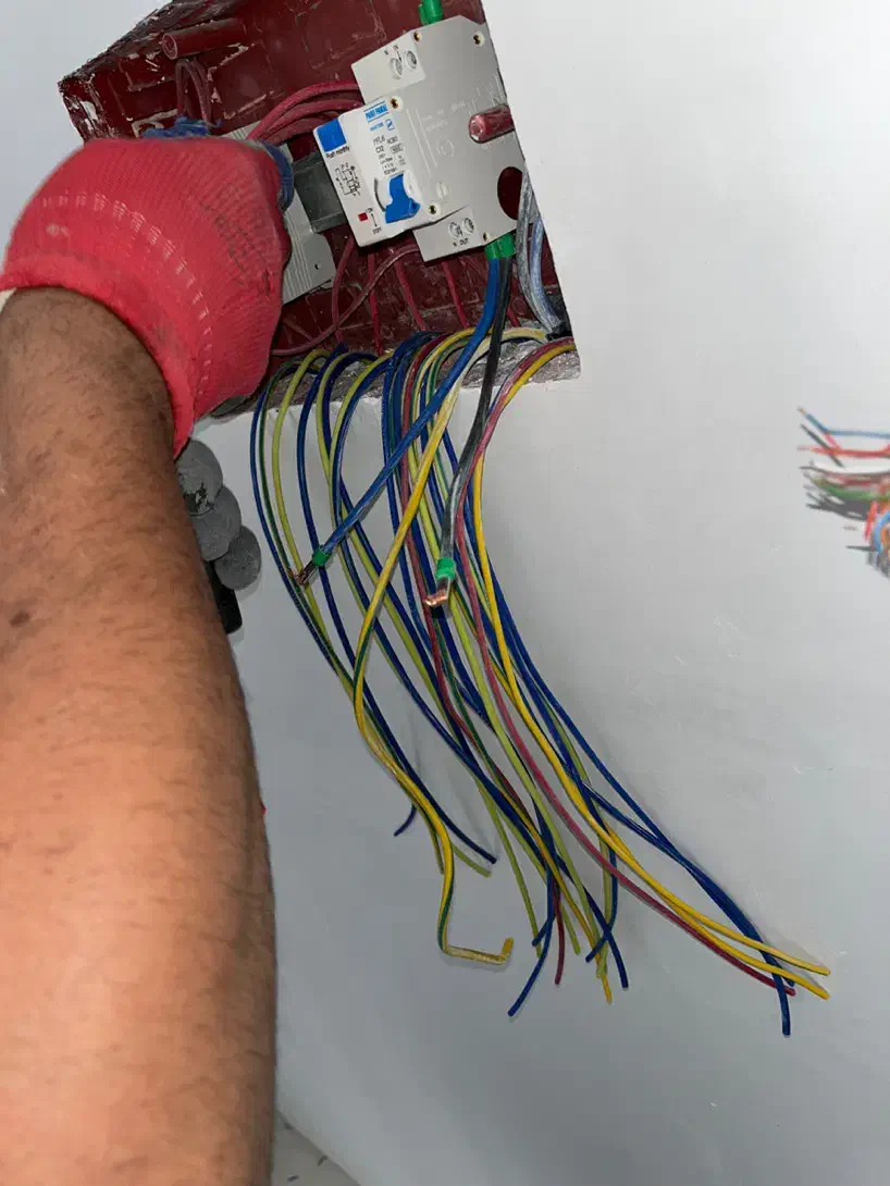 برقکار ساختمان با سابقه درخشان و تضمین کیفیت کار|خدمات پیشه و مهارت|تهران, قلهک|دیوار
