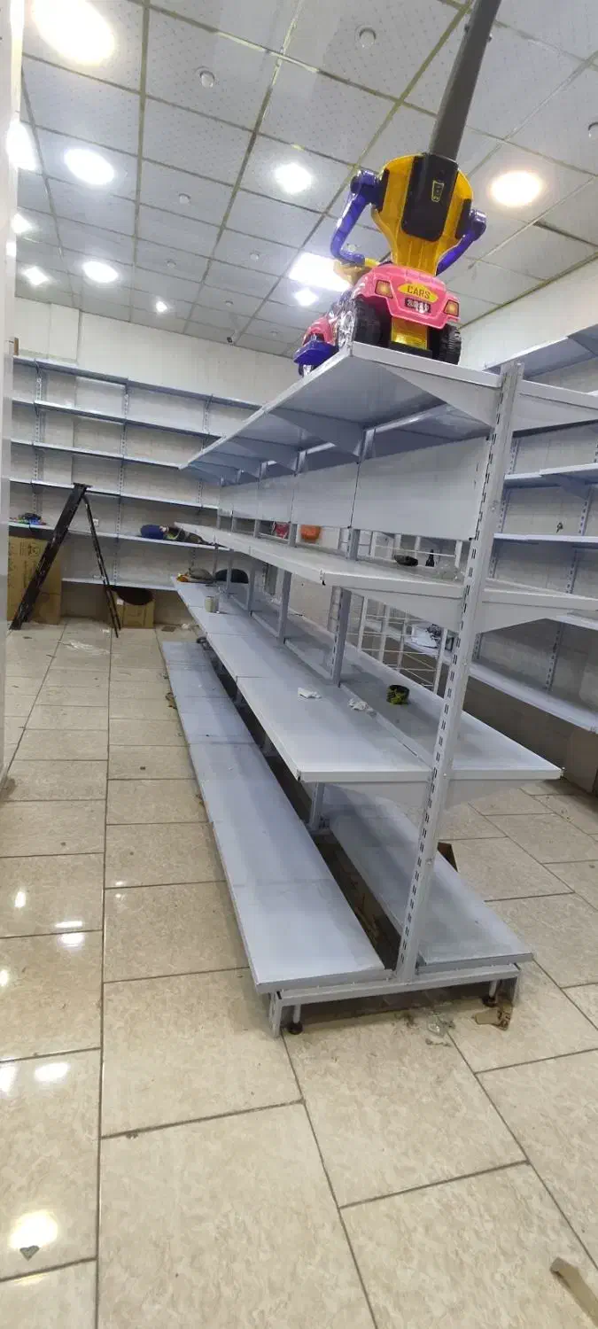 قفسه فلزی در حد نو تمام سفید|فروشگاه و مغازه|قم, باغ شریفی|دیوار