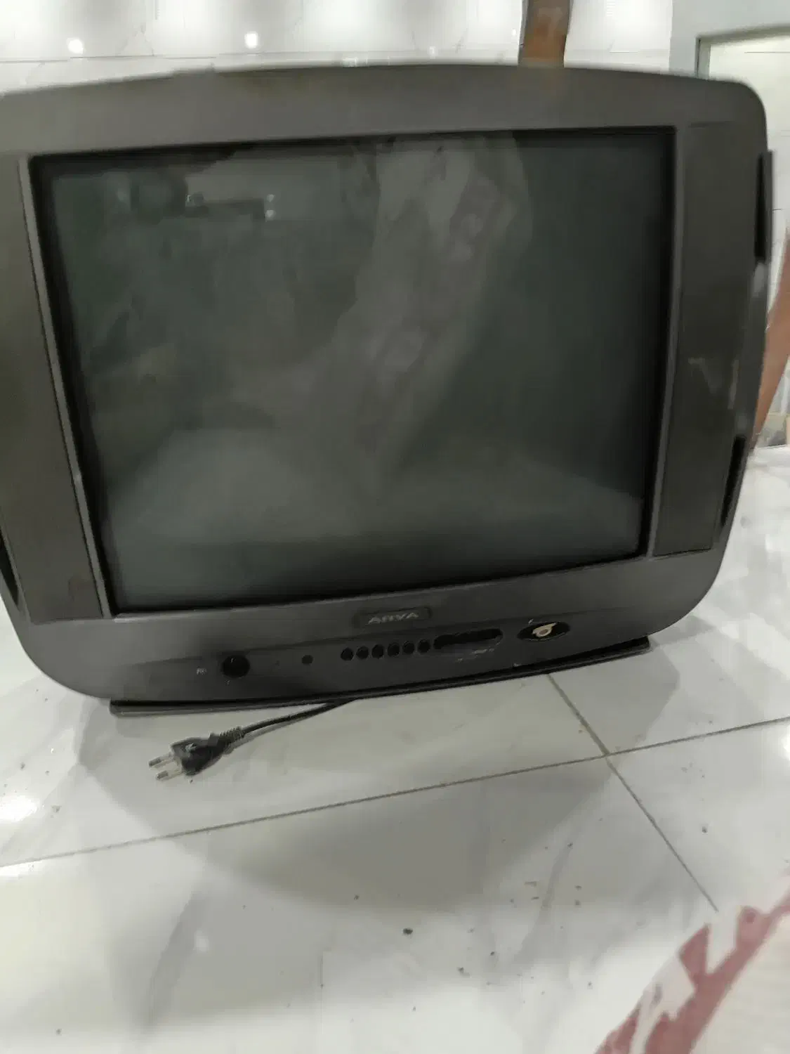 تلویزیون قدیمی|تلویزیون و پروژکتور|کبودرآهنگ, |دیوار