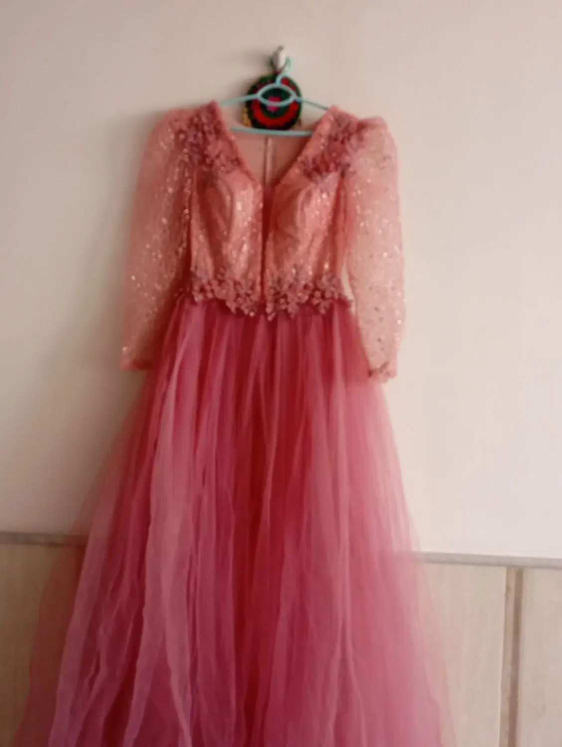 لباس مجلسی|لباس|کاشان, راوند|دیوار