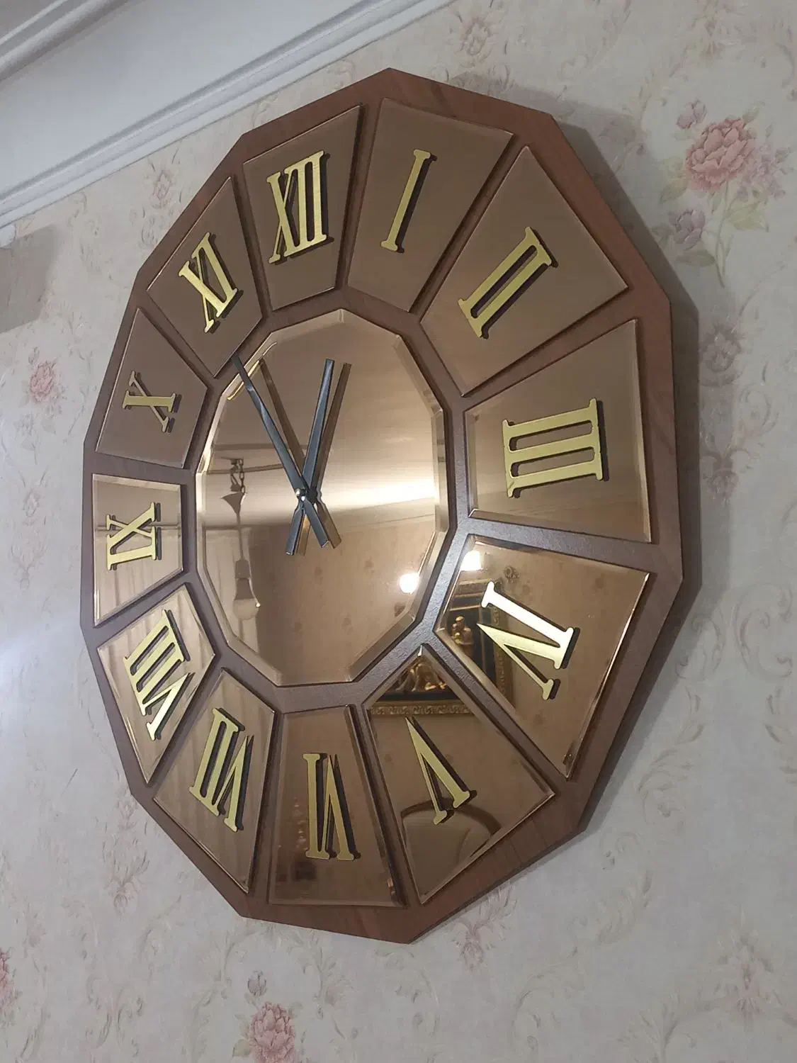 ساعت سالم و تمیز|ساعت دیواری و تزئینی|قم, شهرک امام حسن|دیوار