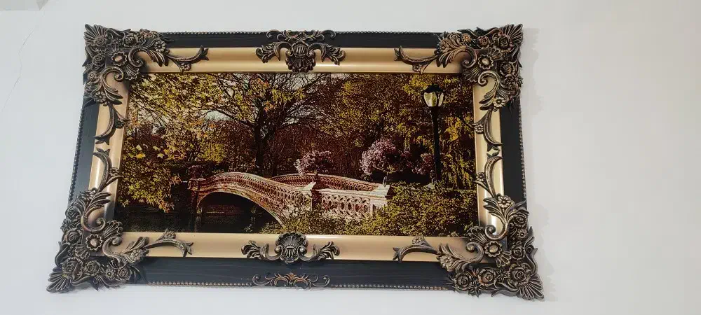 قاب عکس و گل و سینی|گل مصنوعی|تربت‌حیدریه, باغ سلطانی|دیوار