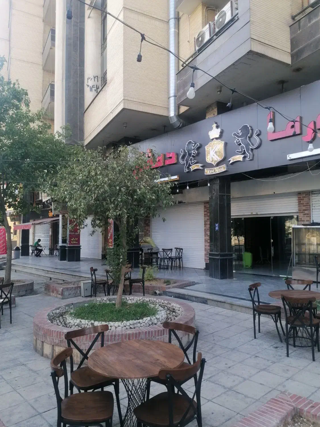 نیازمند نیروی وارد شاورما|استخدام خدمات فروشگاه و رستوران|شیراز, باغ تخت|دیوار