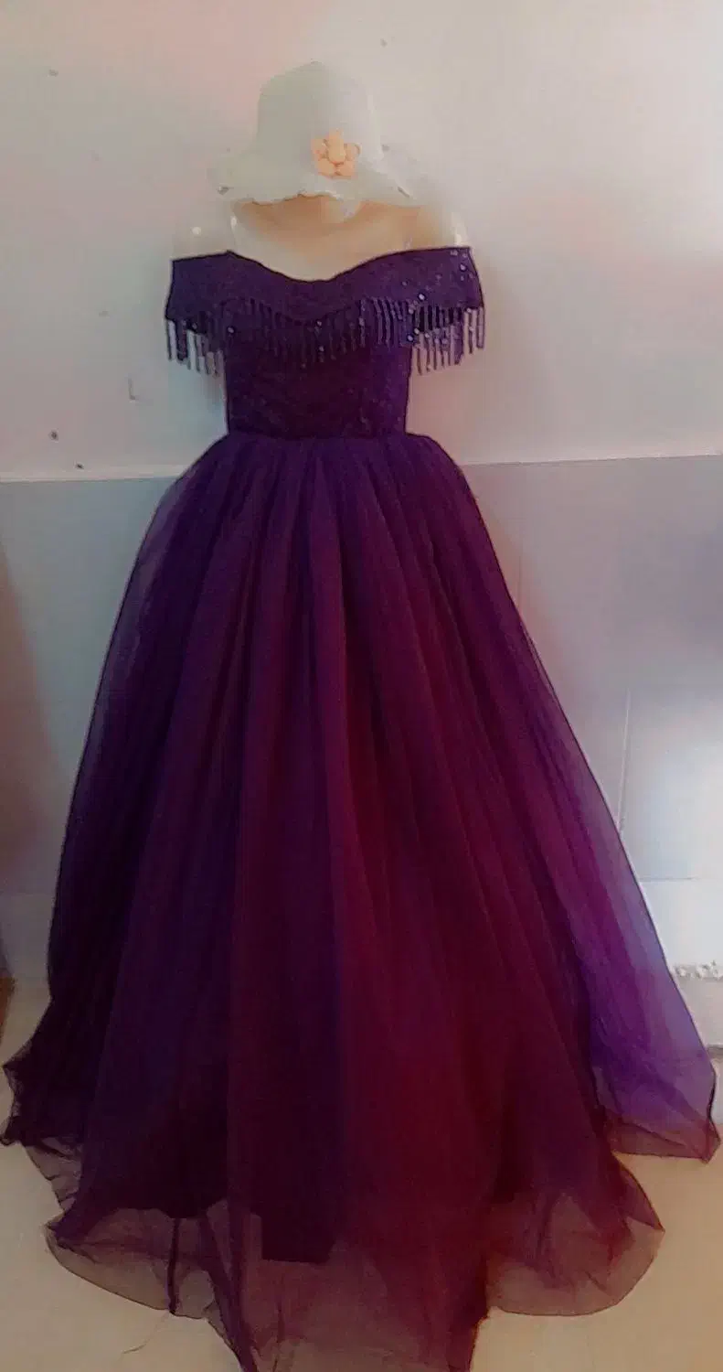 لباس عقد|لباس|بوژگان, |دیوار