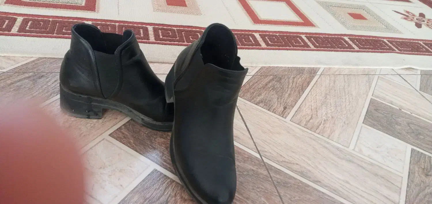 نیم بوت|کیف، کفش، کمربند|تربت‌حیدریه, اندیشه|دیوار