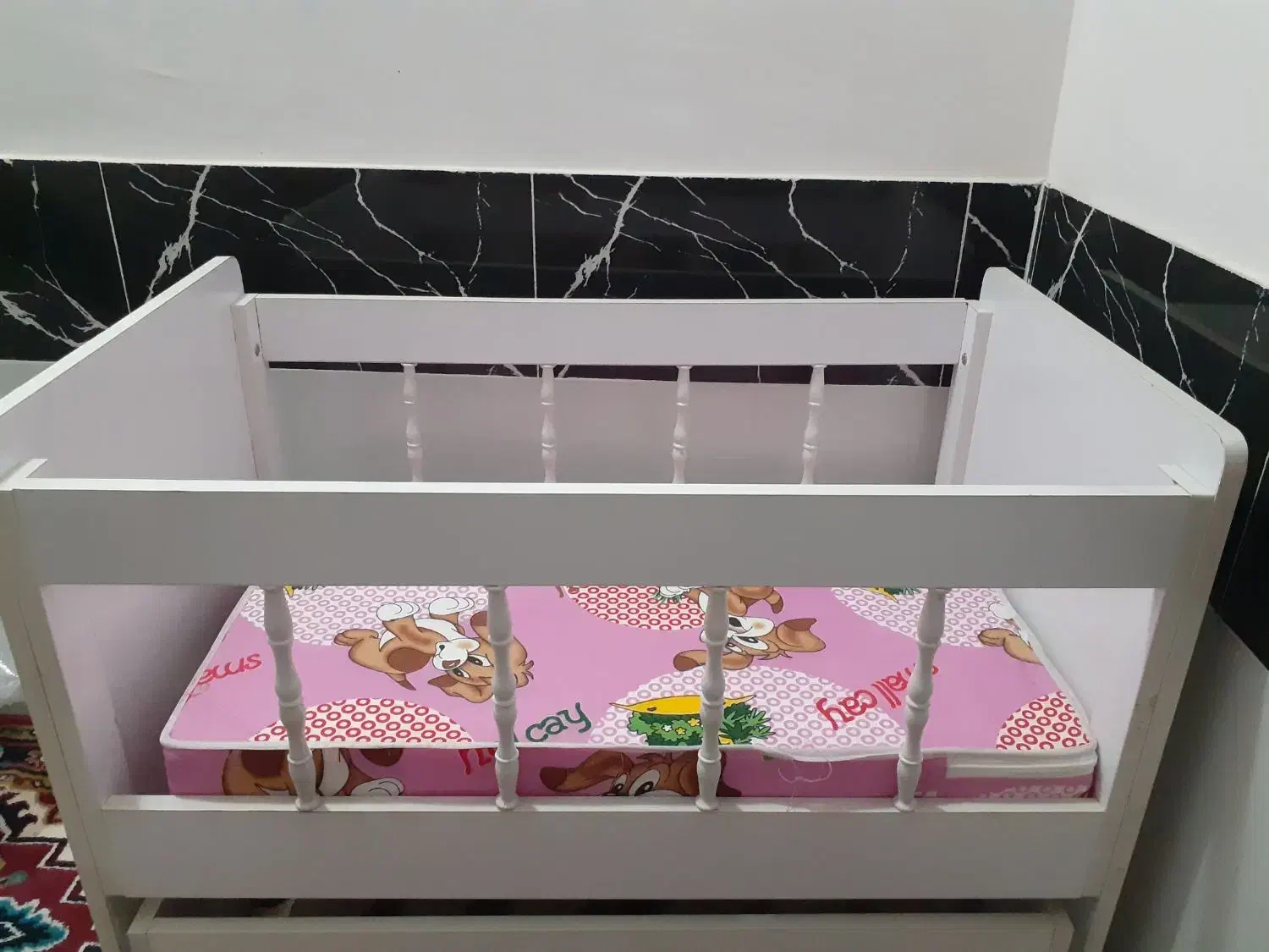 تخت نوزاد|تخت و صندلی بچه|سراب, |دیوار