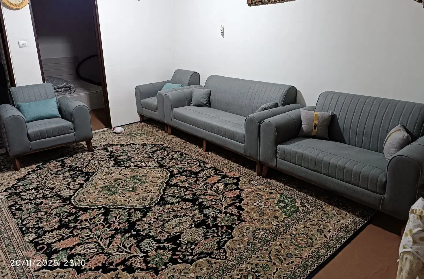 مبل هفت نفره نو|مبلمان خانگی و میز عسلی|قرچک, مجتمع مسکونی طبیعت|دیوار