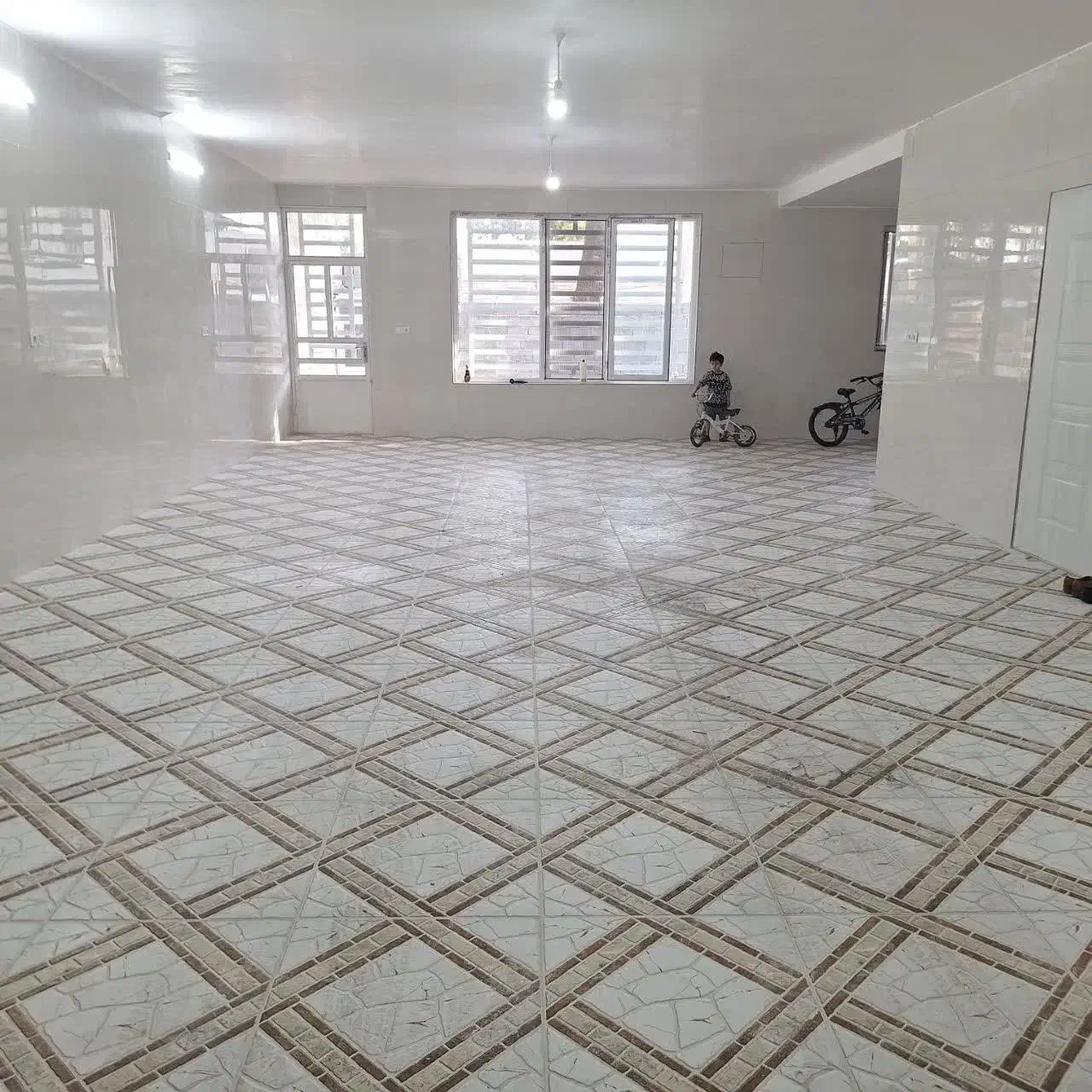 پارکینگ جهت انباری|اجارهٔ دفتر کار، اتاق اداری، مطب|بروجرد, |دیوار