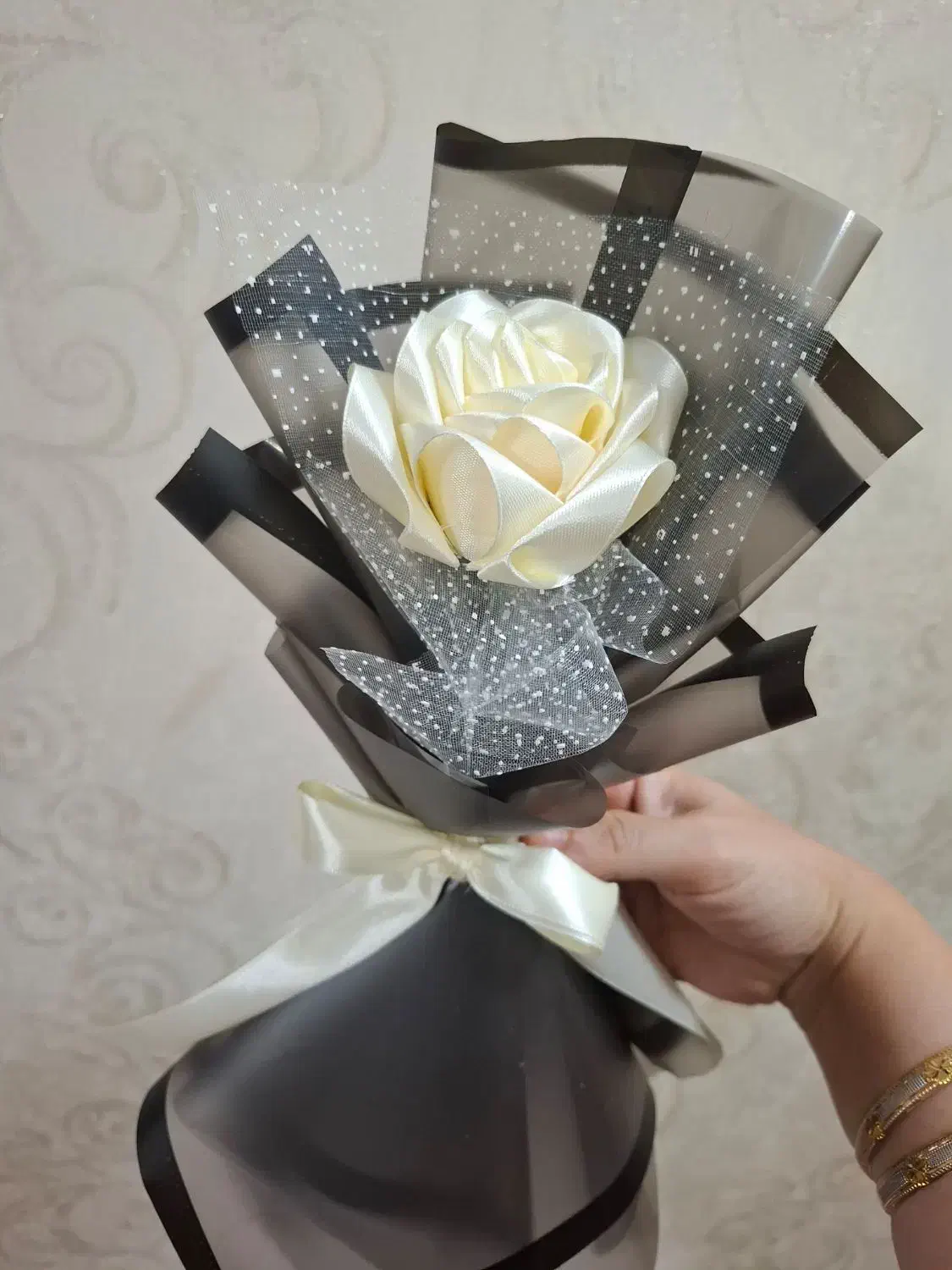 باکس ودسته گل رز روبانی شب یلداتولدخاستگاری.زایمان|گل مصنوعی|تبریز, |دیوار