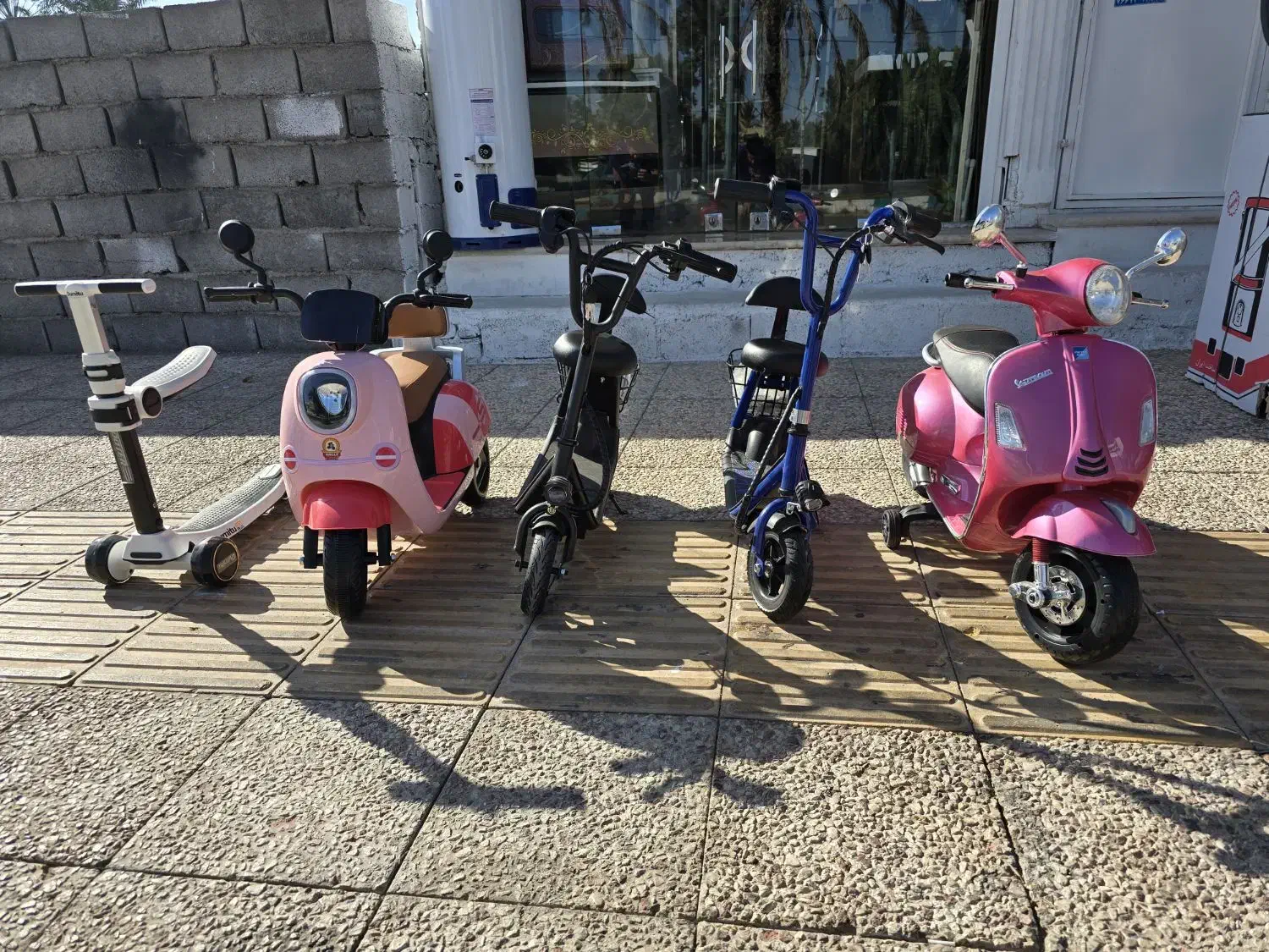 اسکوتر دوچرخه|دوچرخه، اسکیت، اسکوتر|بم, |دیوار