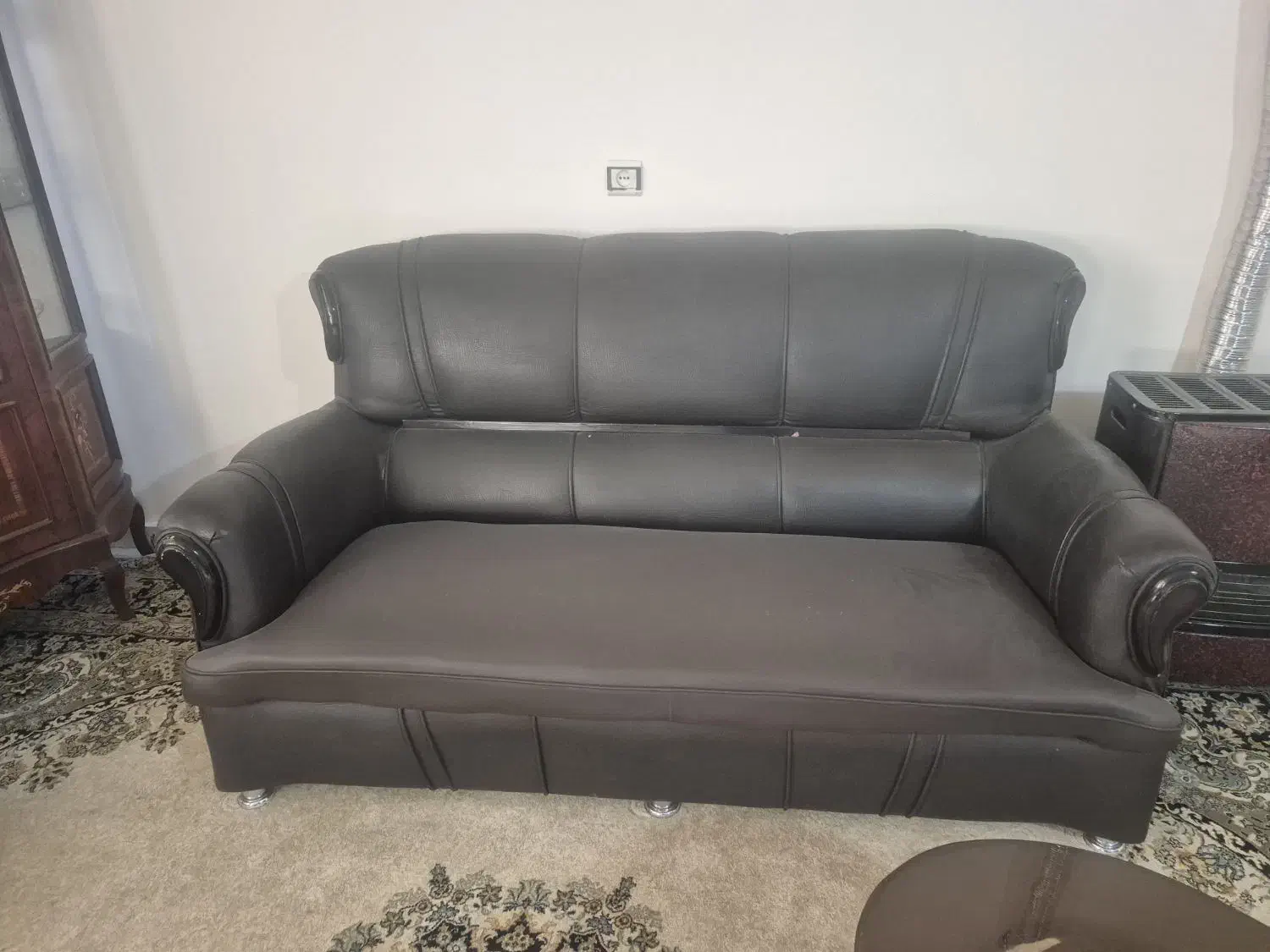 مبل راحتی چرمی ۷ نفره تمیز و سالم فوری|مبلمان خانگی و میز عسلی|گرگان, |دیوار