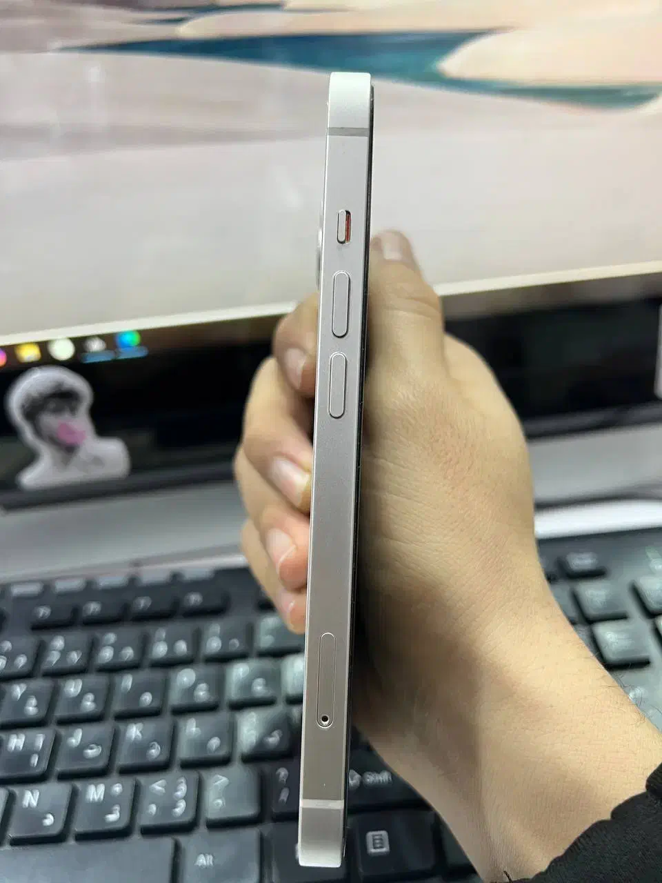 Iphone13 Normal|موبایل|اندیشه, اندیشه فاز ۳|دیوار