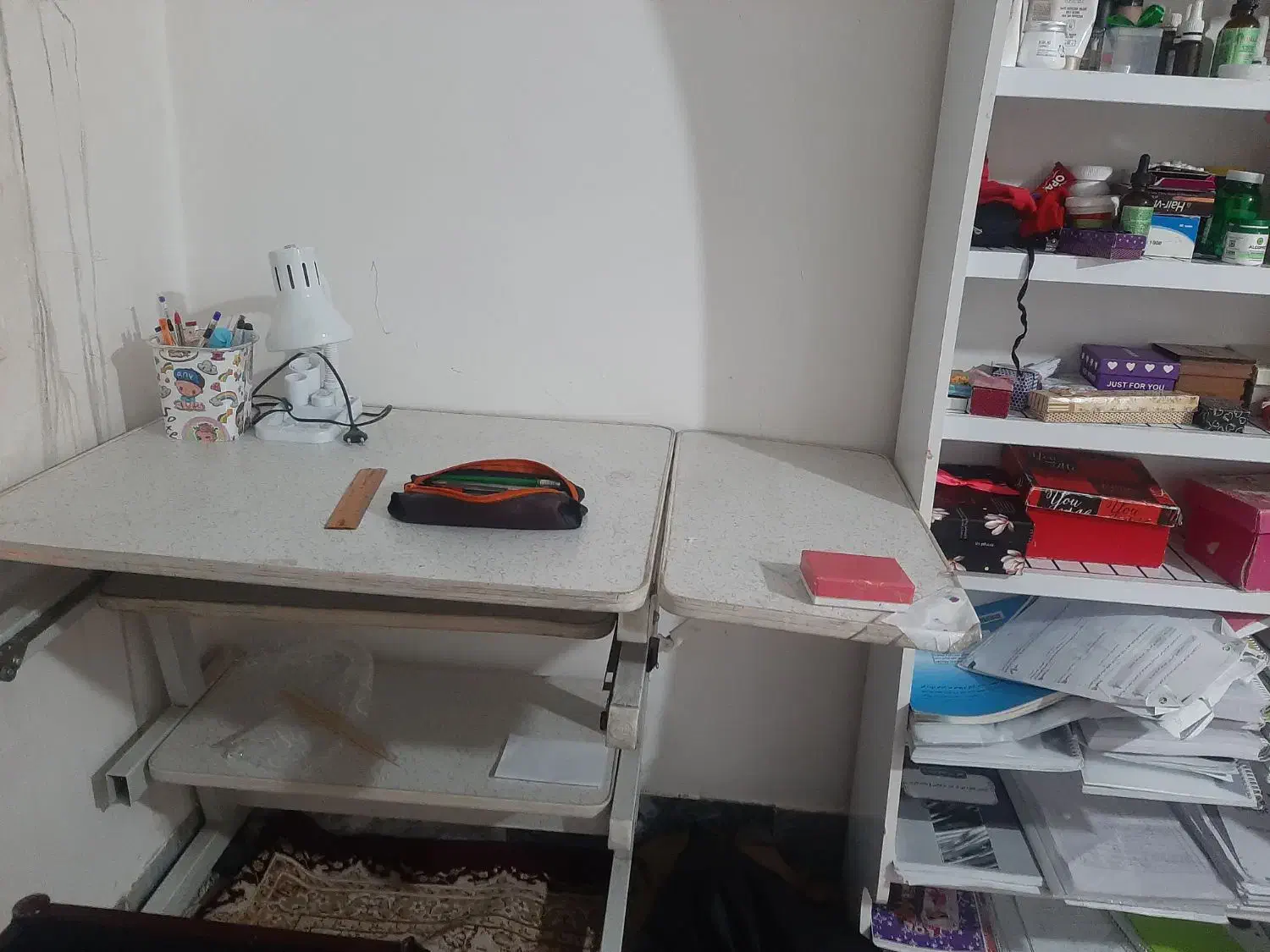 میز تحریر و کمد|کتابخانه، شلف، قفسه‌های دیواری|الشتر, |دیوار