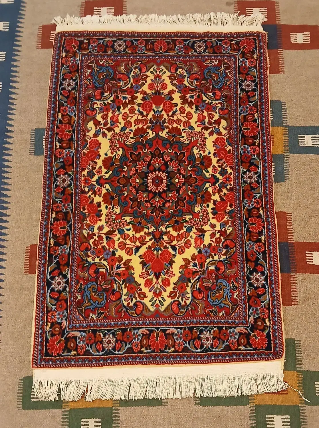 پشتی گلدانی|فرش|همدان, |دیوار