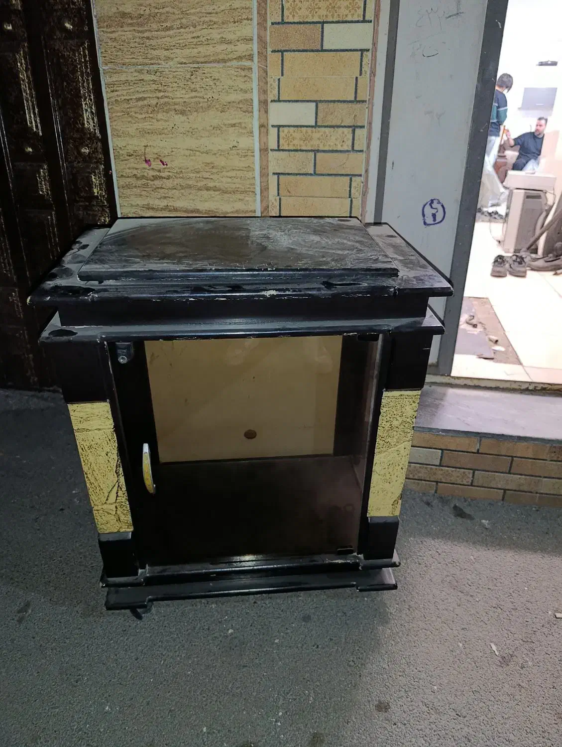 تلویزیون قدیمی سالم همراه دی‌وی‌دی و میز|تلویزیون و پروژکتور|رباط‌کریم, رباط‌کریم|دیوار