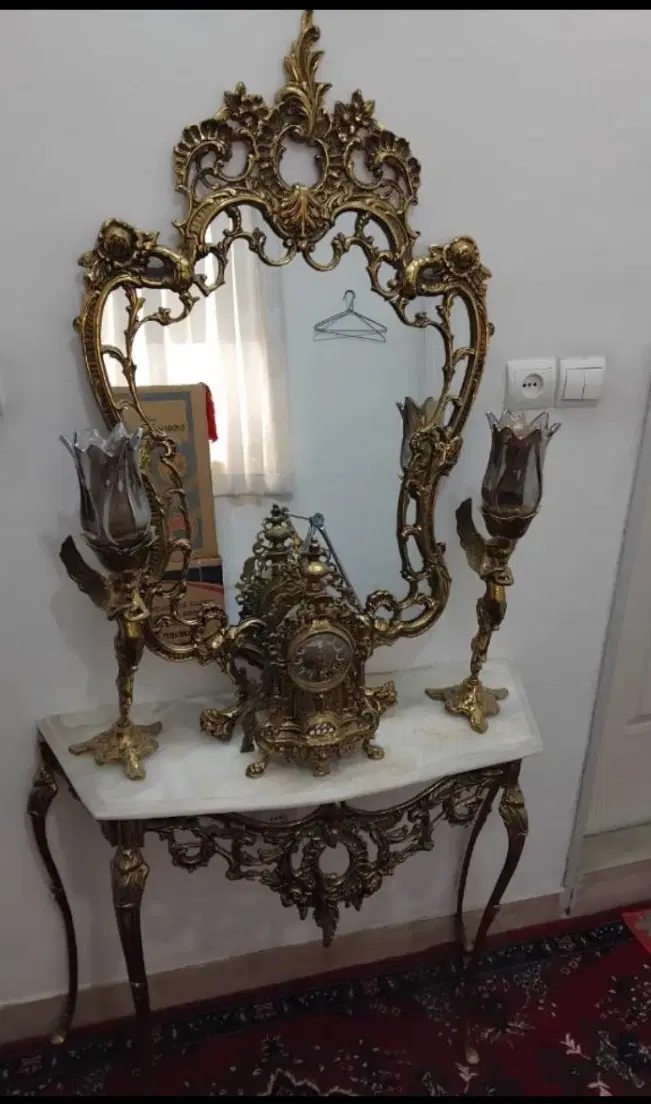 خریدار اینه و کنسول برنزی/خرید و فروش وسایل برنزی|بوفه، ویترین، کنسول|تهران, پاسداران|دیوار