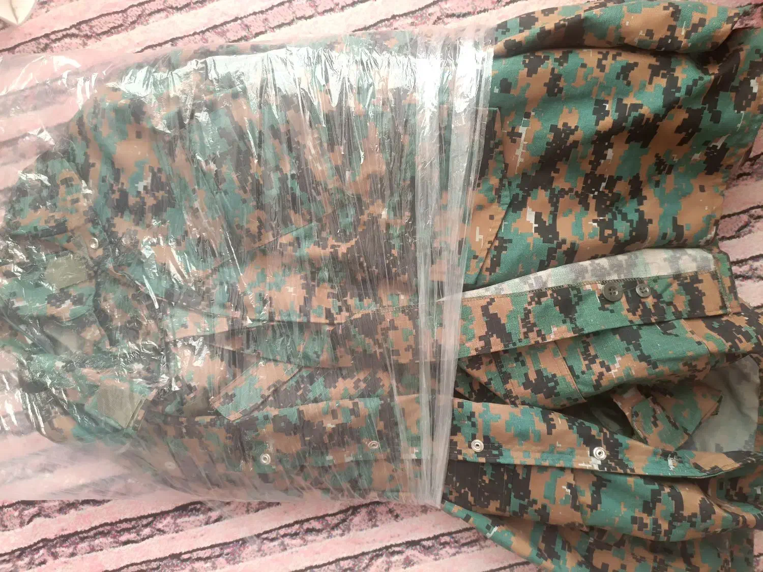 یک دست لباس|لباس|زرند, |دیوار