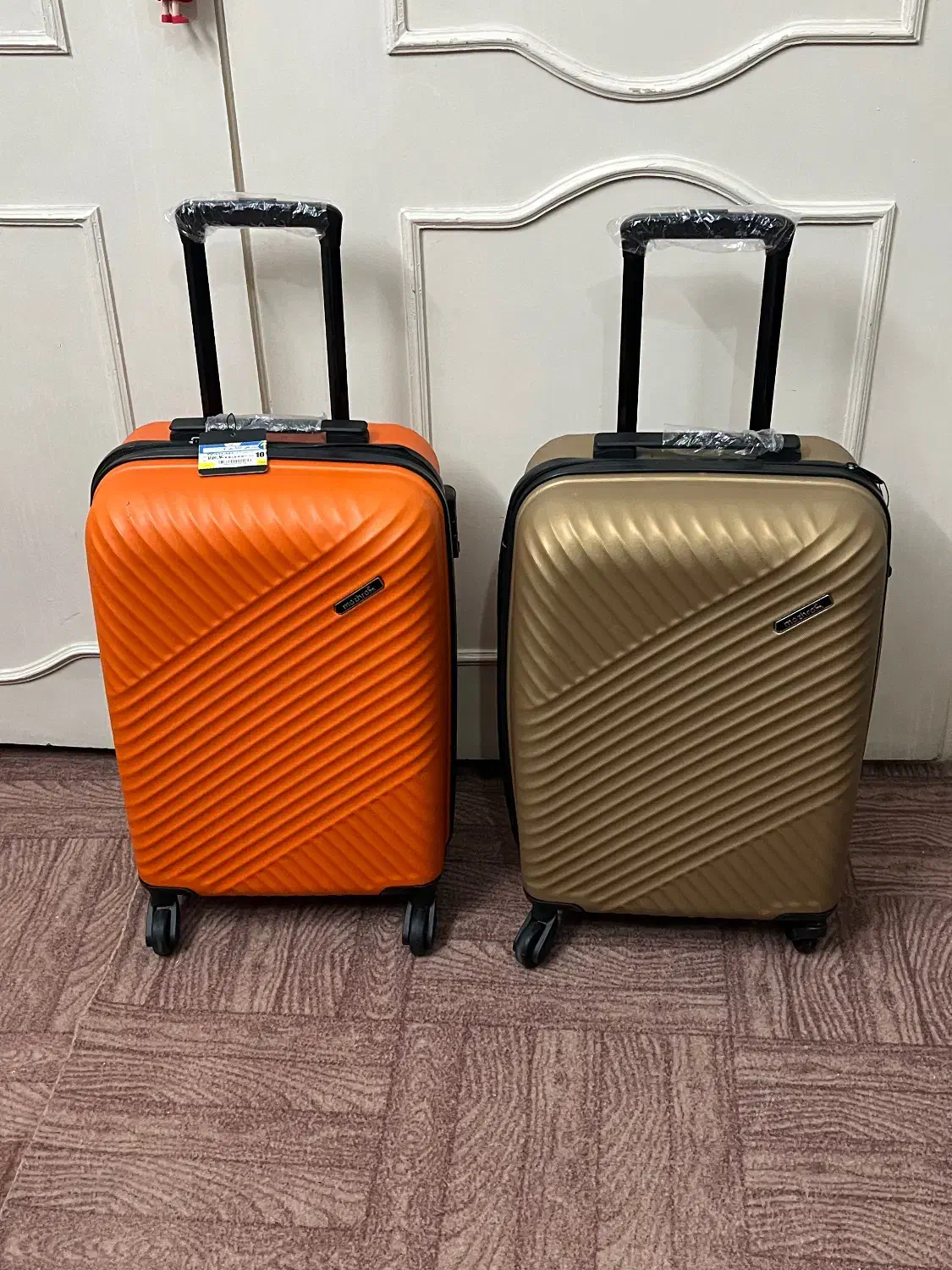 چمدان|کیف، کفش، کمربند|ری, علایین|دیوار