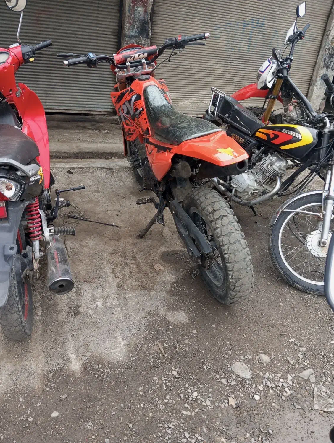 فلات200 سی سی|موتورسیکلت|پرهسر, |دیوار