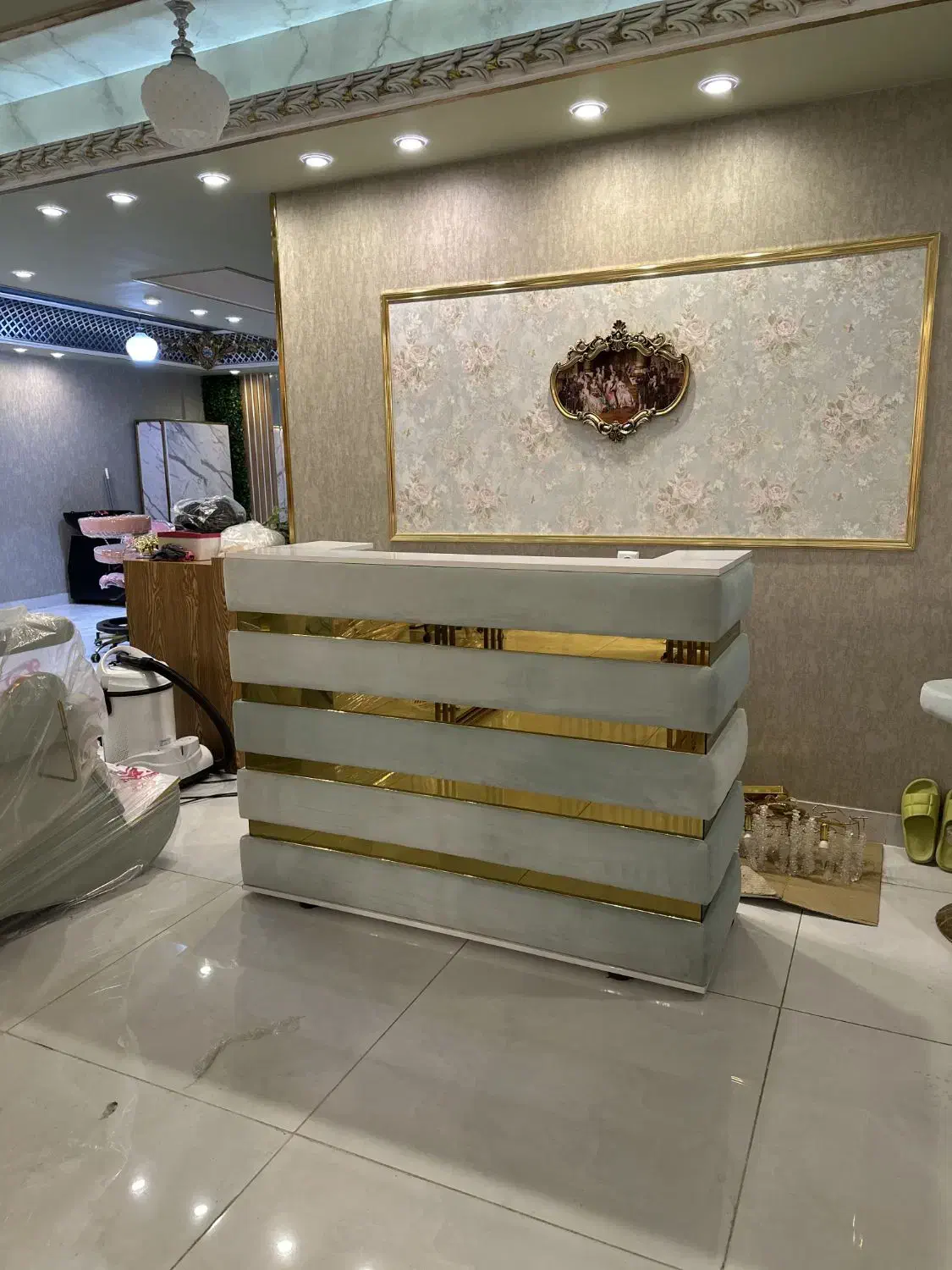 کانتر منشی بغل پارچه و رنگ بندی|آرایشگاه و سالنهای زیبایی|ارومیه, |دیوار