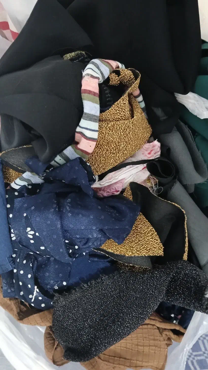 خرده پارچه|لوازم خیاطی و بافتنی|مشکین‌دشت, |دیوار