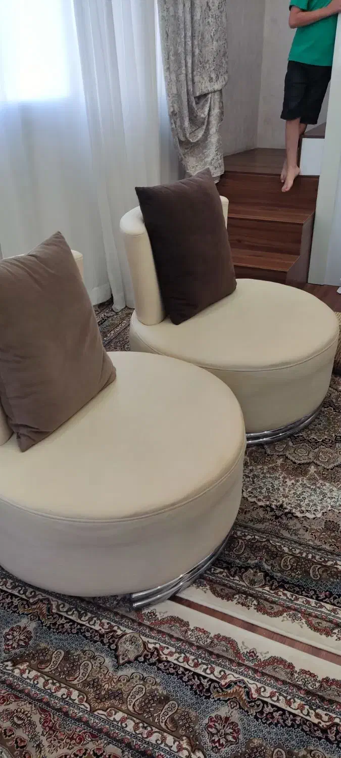 مبل گرد|مبلمان خانگی و میز عسلی|کرج, ساسانی (قلمستان)|دیوار