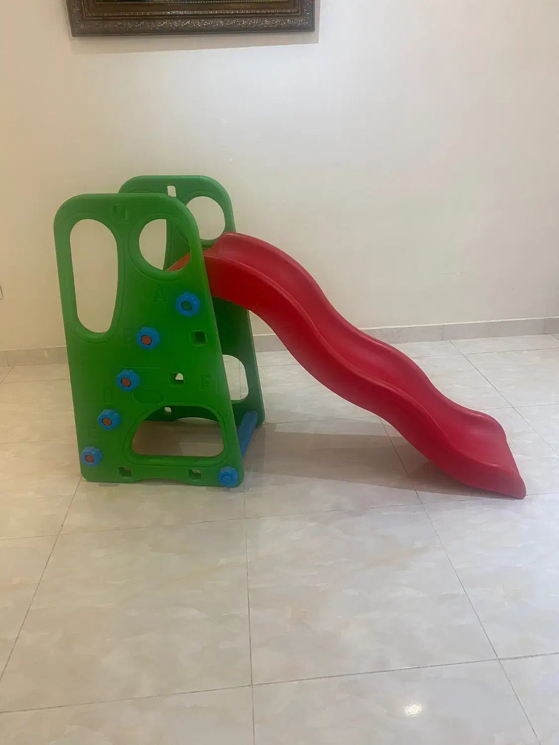 سرسره|اسباب‌بازی بچه|اهواز, کوروش|دیوار