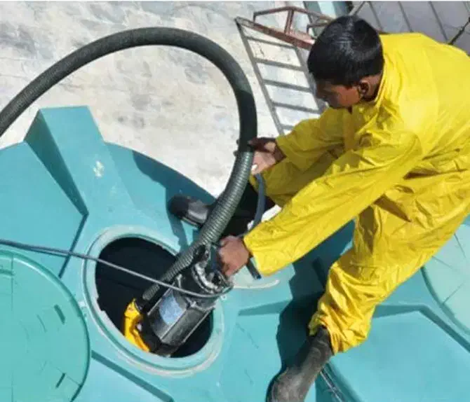 نظافت وشستشو ونشت گیری وتعمیرات حوض انبار|خدمات نظافت|چابهار, |دیوار