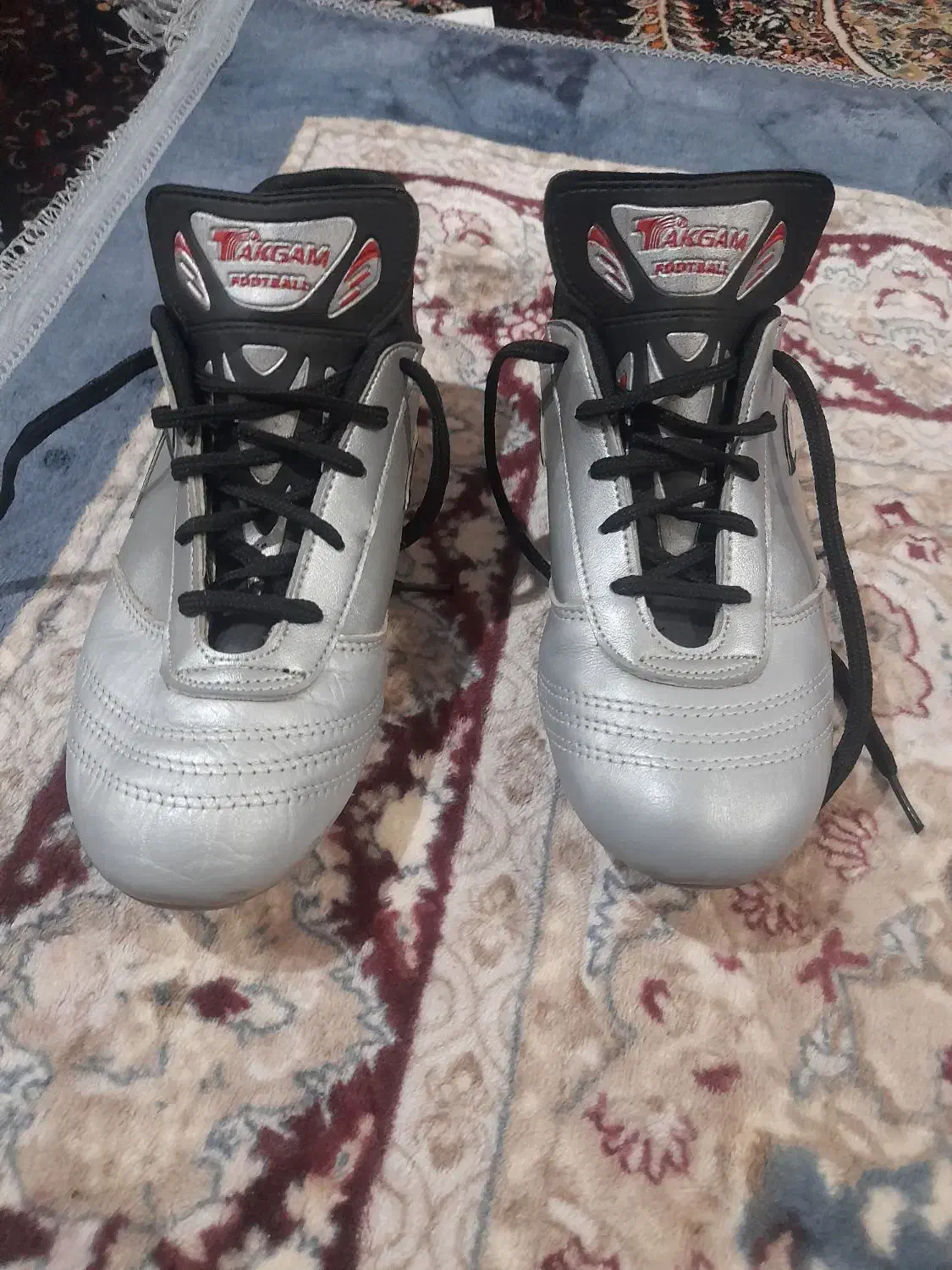 یک جفت کفش چمن|کیف، کفش، کمربند|کرمان, |دیوار