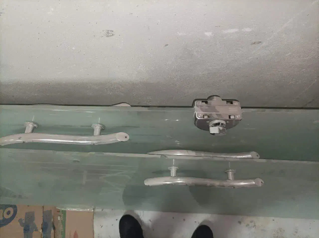 درب شیشه ای سکوریت طرح دار|مصالح و تجهیزات ساختمان|قم, هنرستان|دیوار