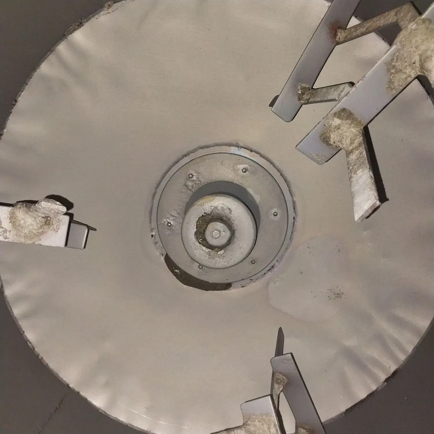 خلاطه دیزلی در حد نو|ماشین‌آلات صنعتی|بروجن, |دیوار