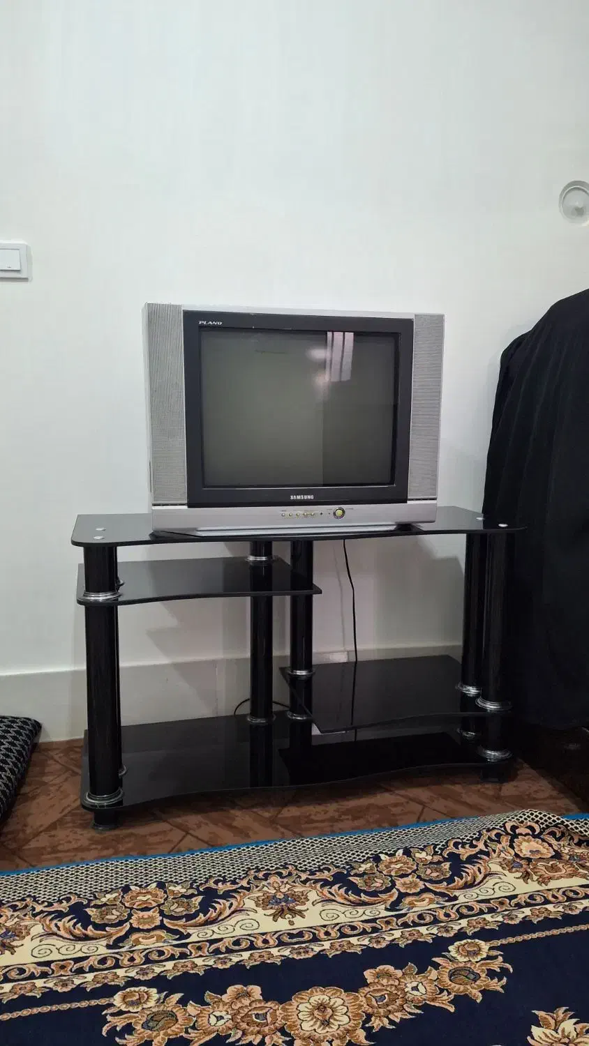 تلویزیون ومیز تلویزیون|تلویزیون و پروژکتور|میان ولایت, |دیوار