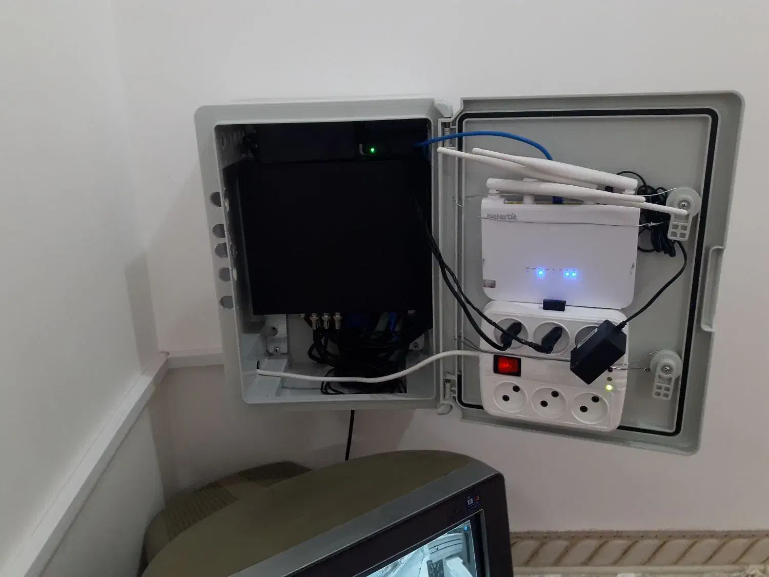 تعمیر و نصب کرکره برقی ، جک و دوربین مداربسته|خدمات پیشه و مهارت|بوشهر, |دیوار